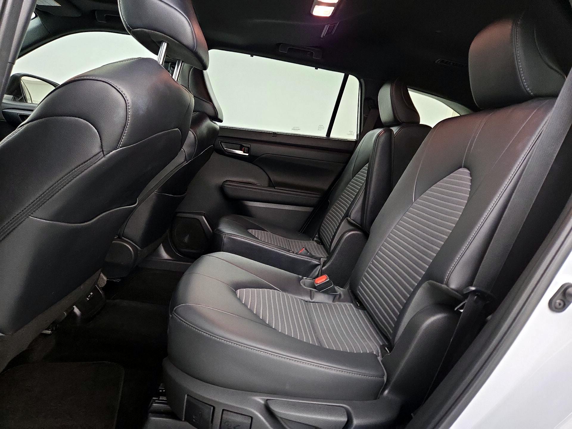 Thumbnail: 2023 Toyota Highlander - 20