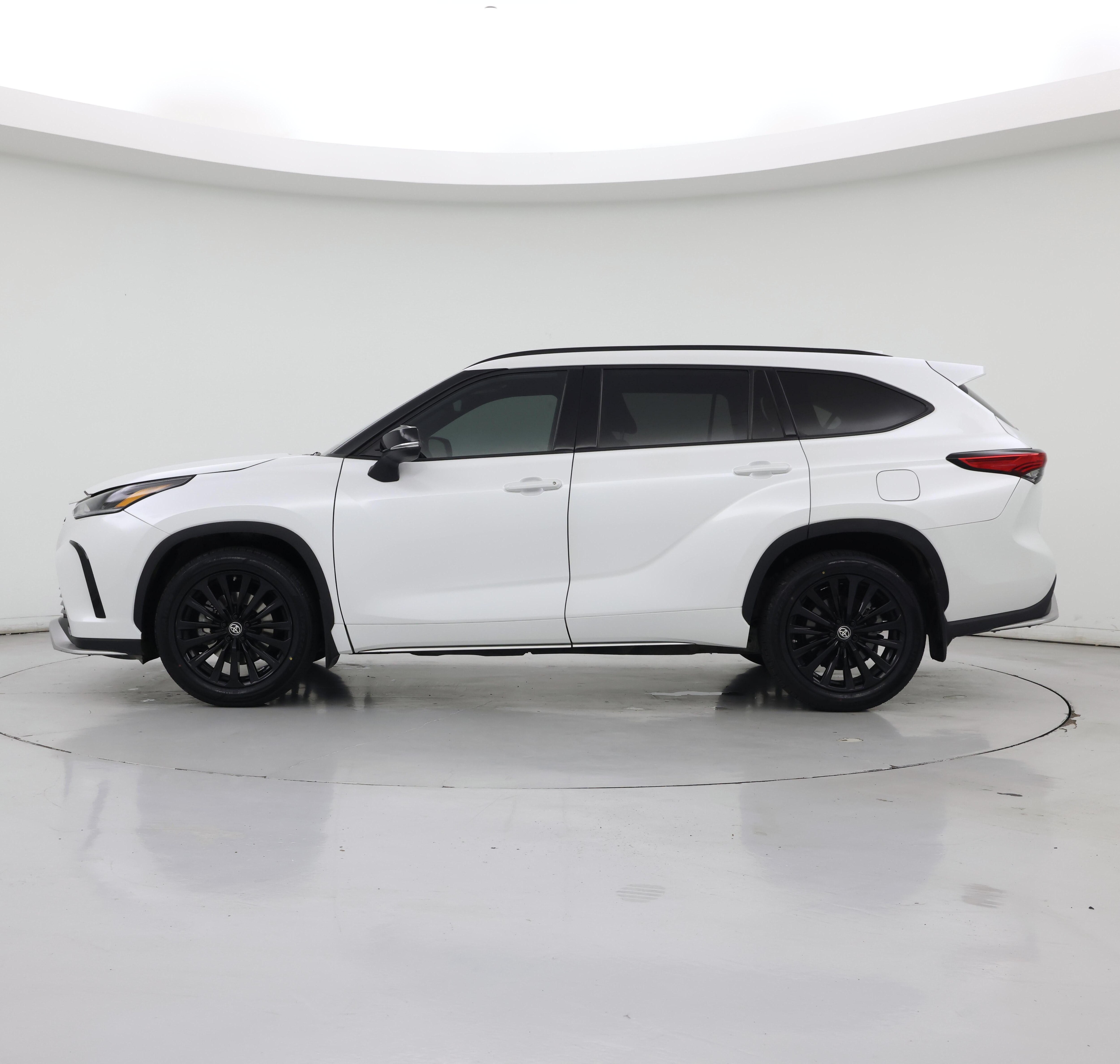 Thumbnail: 2023 Toyota Highlander - 3