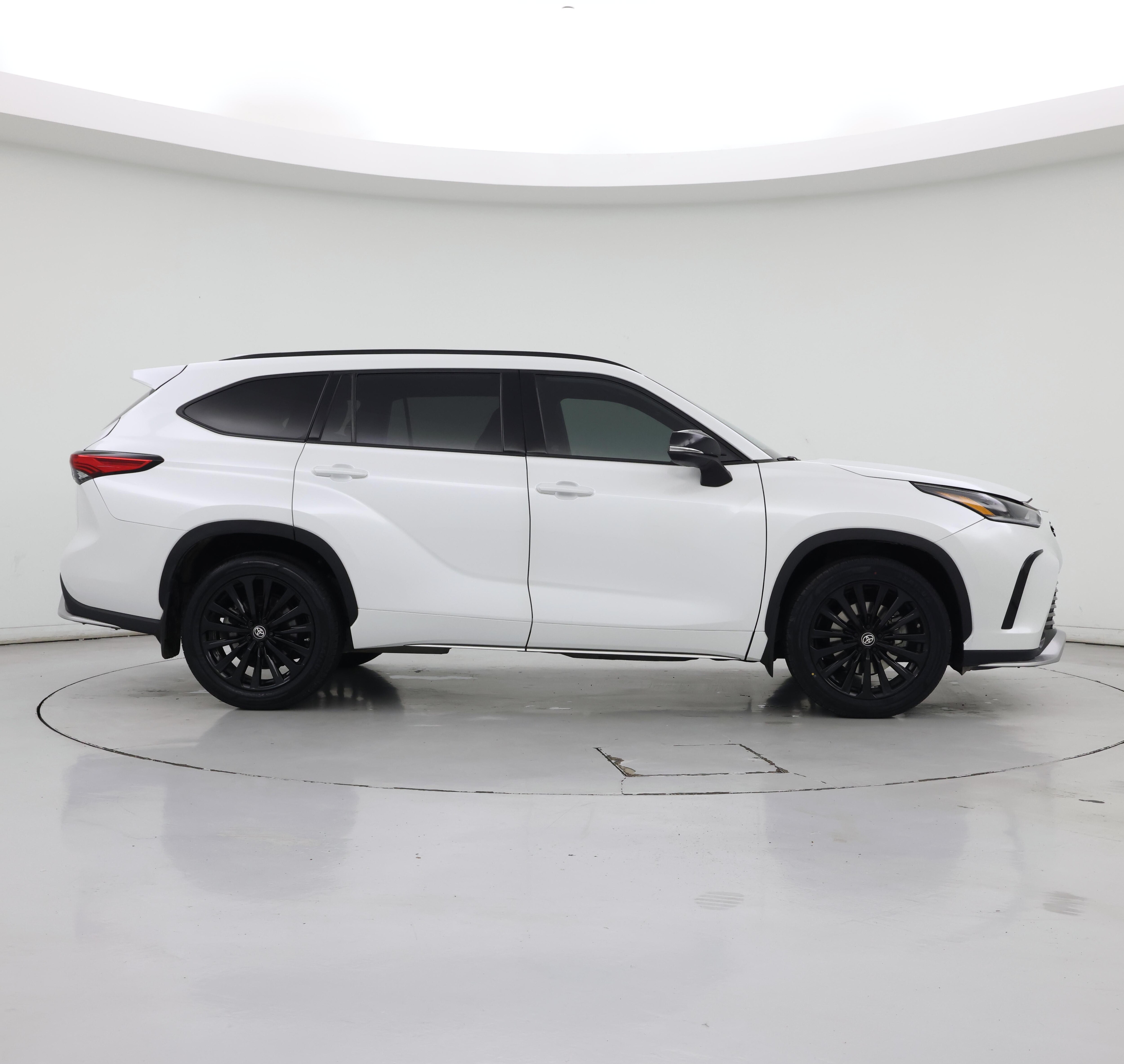 Thumbnail: 2023 Toyota Highlander - 7