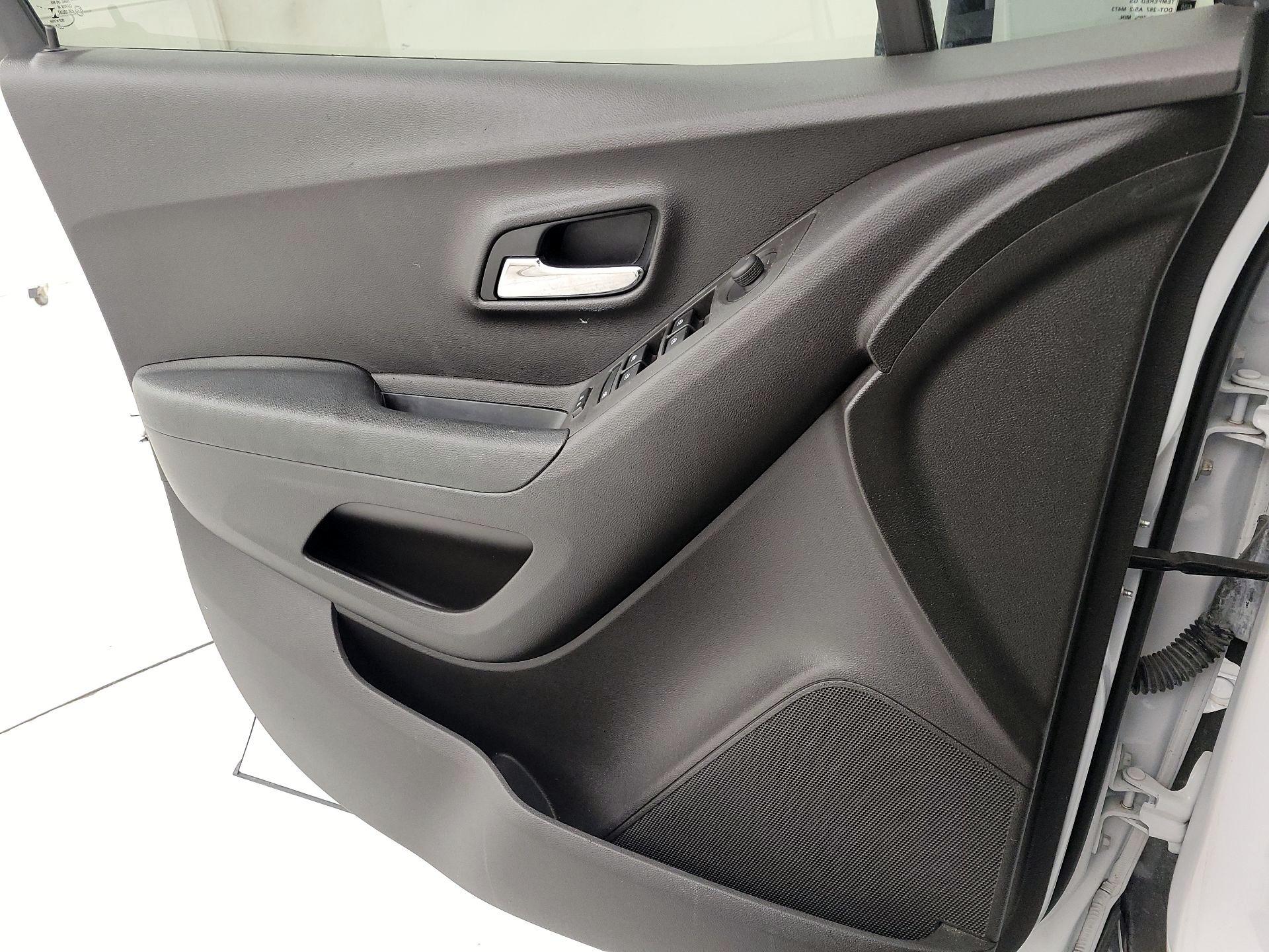 Thumbnail: 2018 Chevrolet Trax - 10