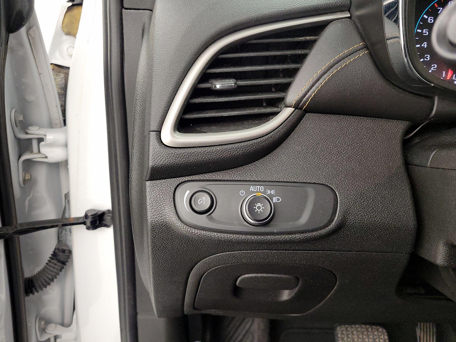 Thumbnail: 2018 Chevrolet Trax - 11