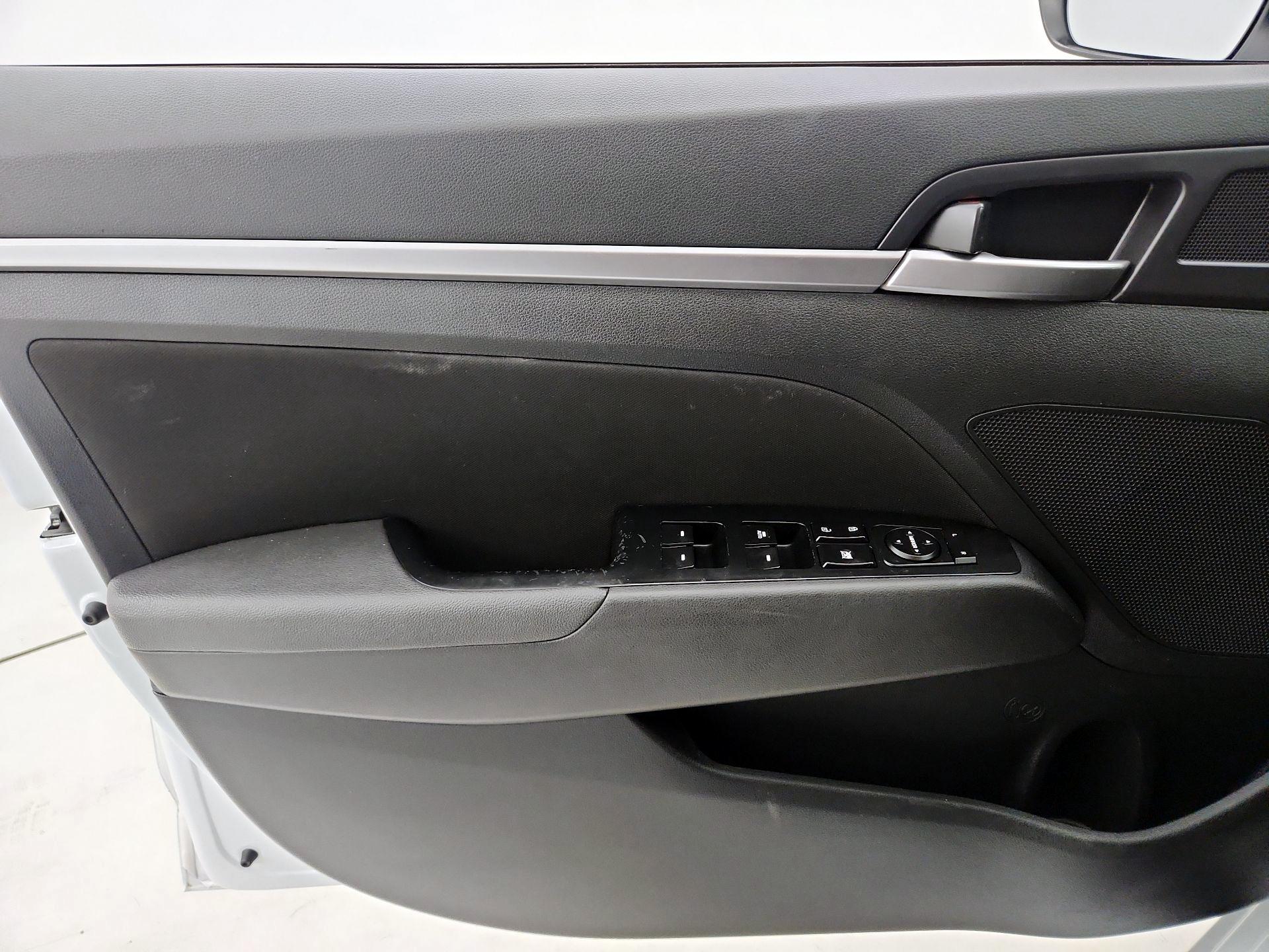 Thumbnail: 2019 Hyundai Elantra - 12