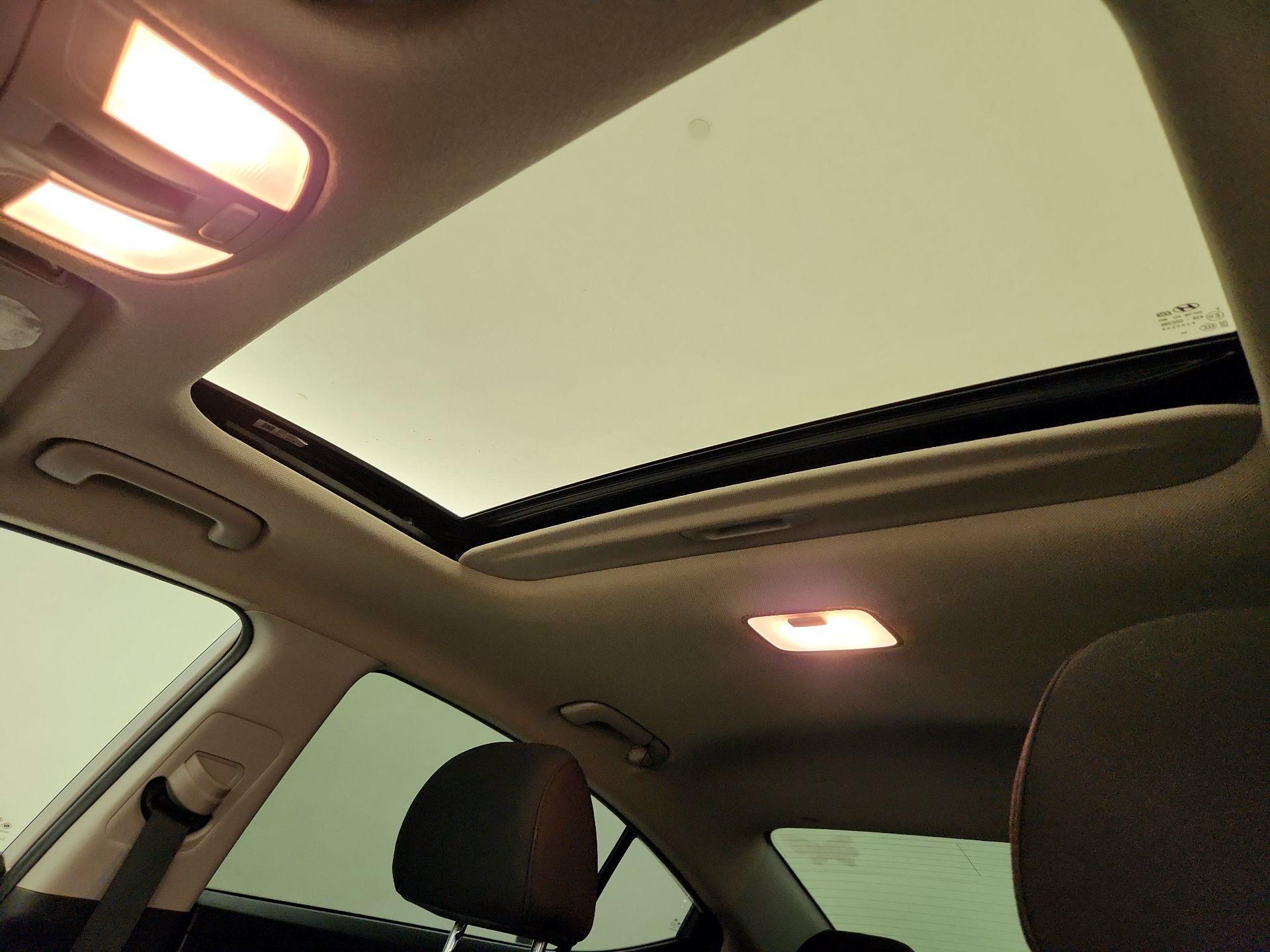 Thumbnail: 2019 Hyundai Elantra - 19