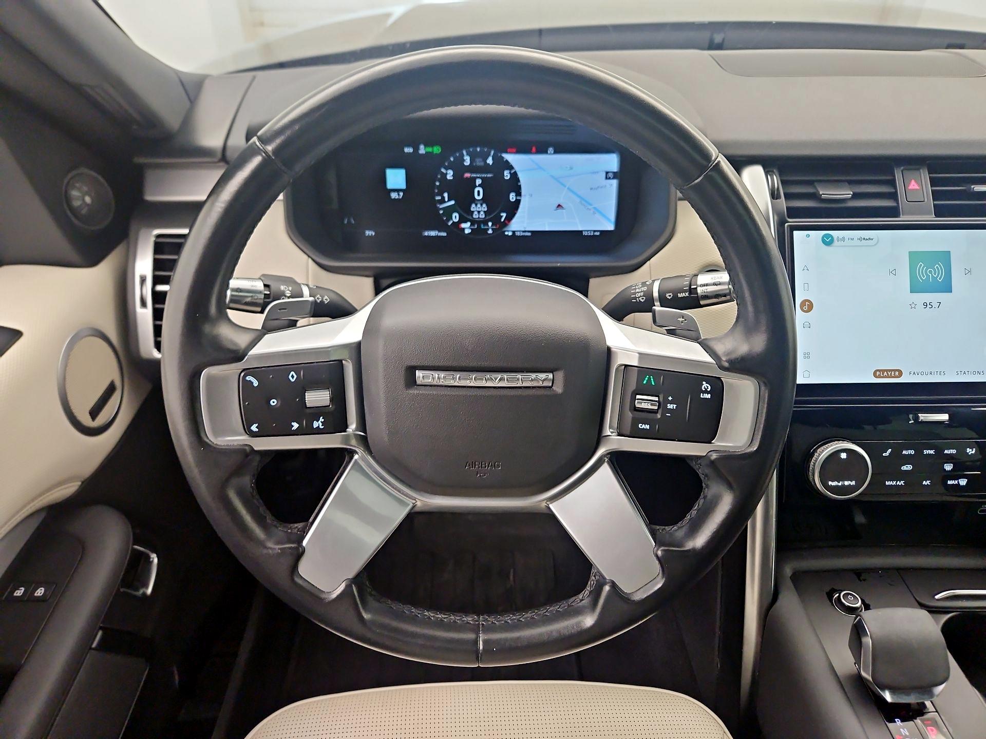 Thumbnail: 2022 Land Rover Discovery - 10