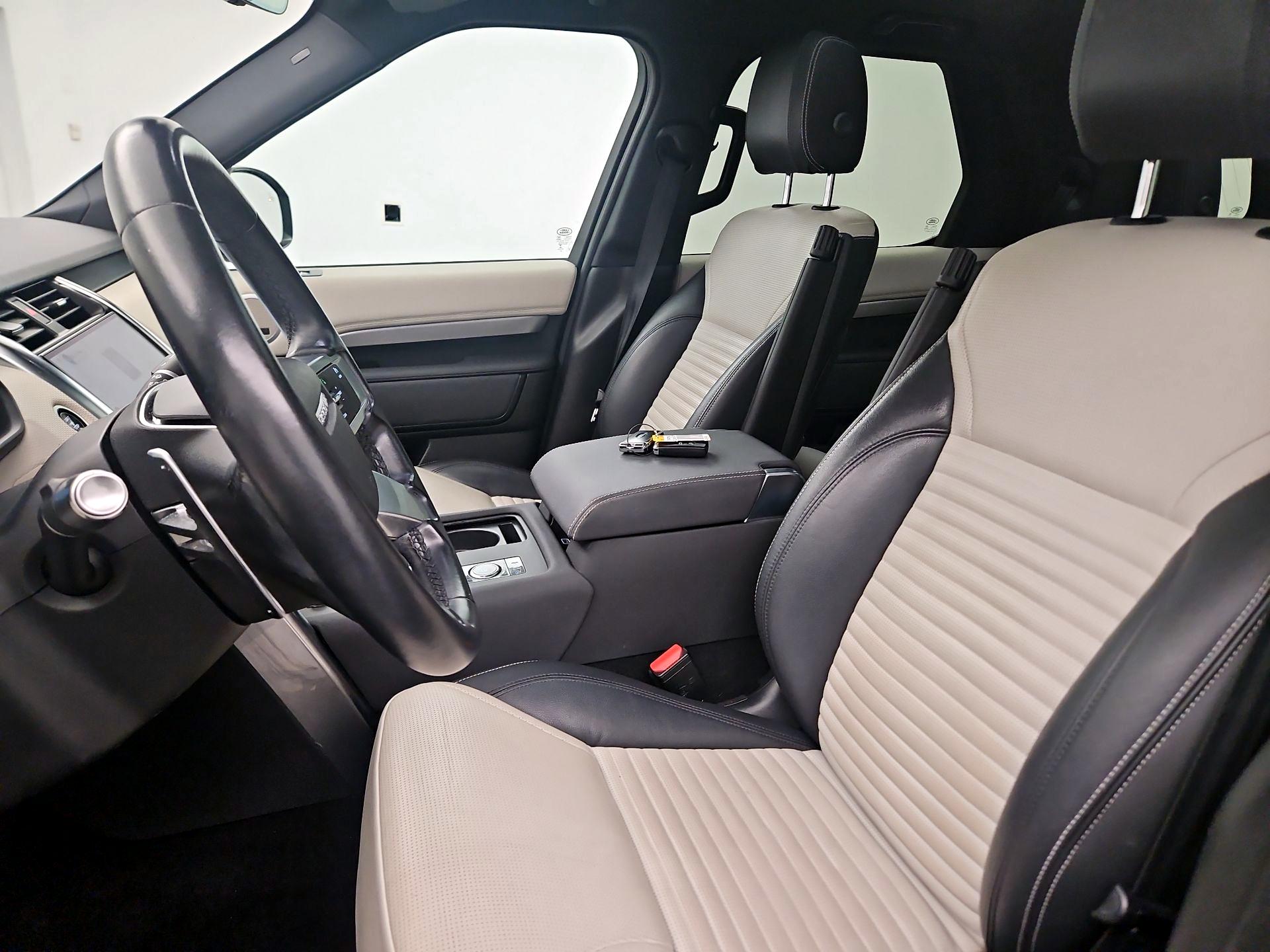 Thumbnail: 2022 Land Rover Discovery - 11