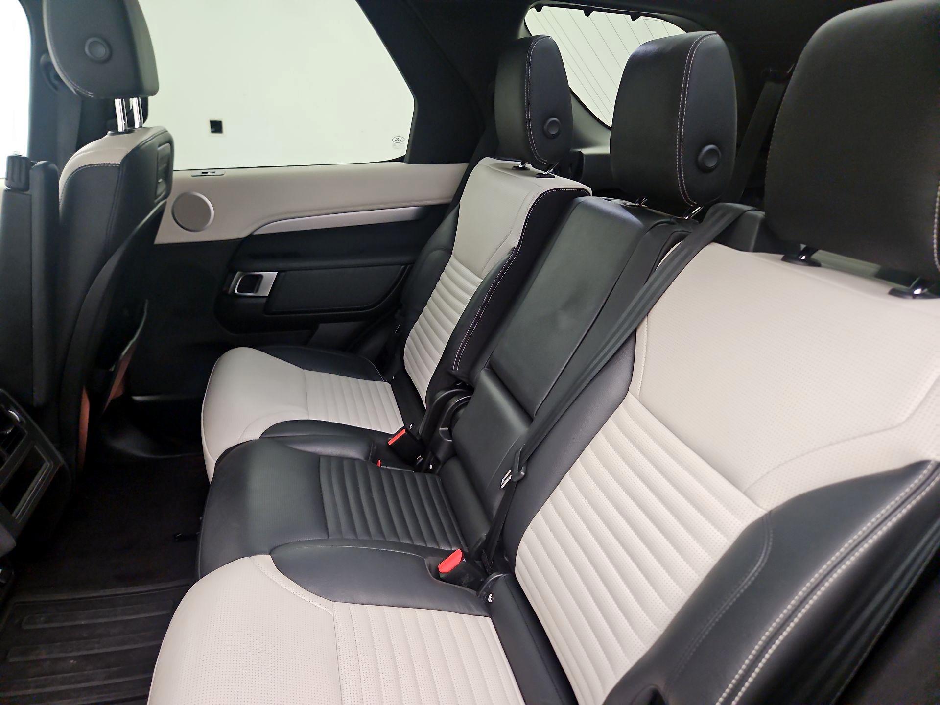 Thumbnail: 2022 Land Rover Discovery - 19