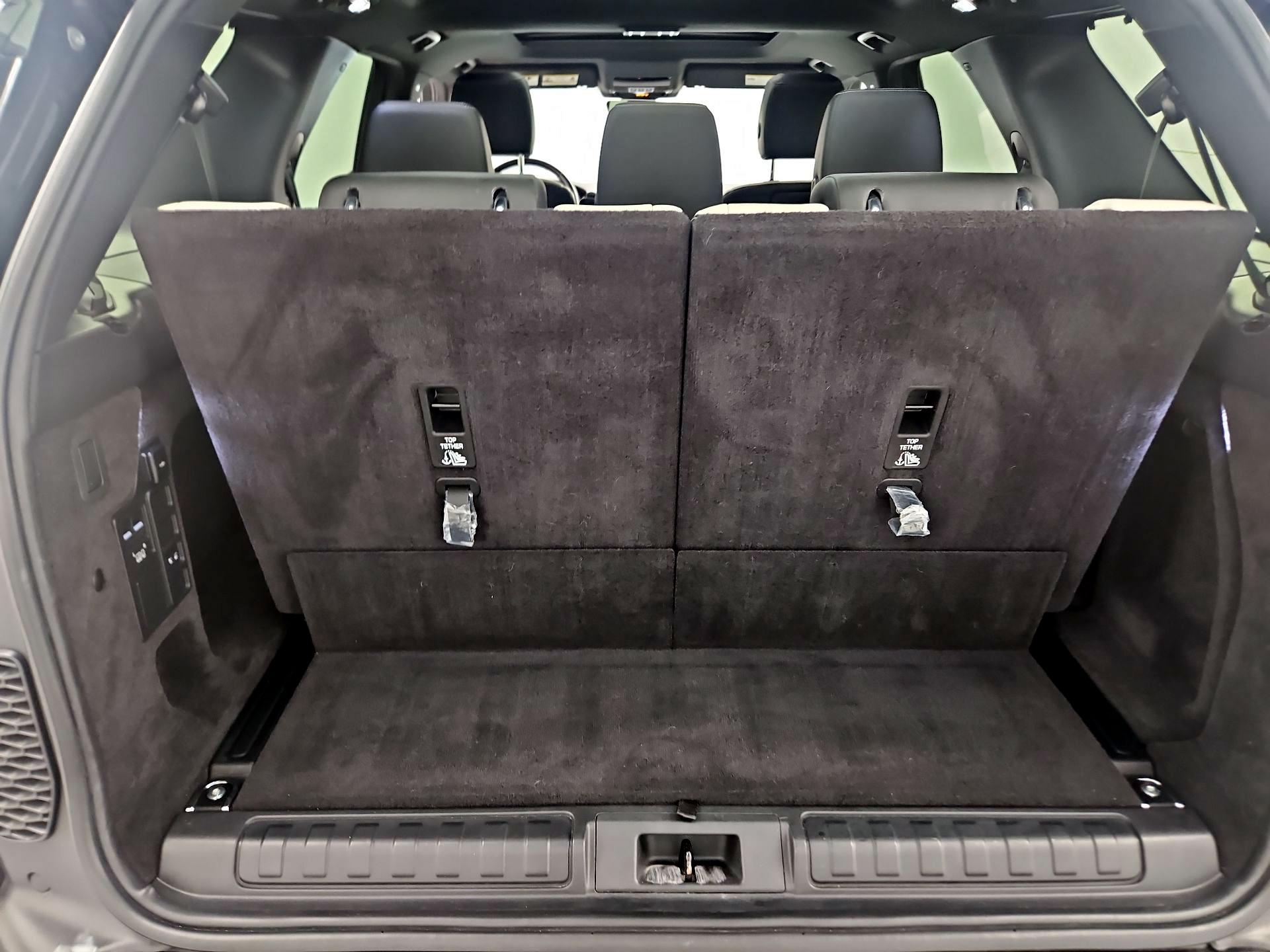 Thumbnail: 2022 Land Rover Discovery - 20