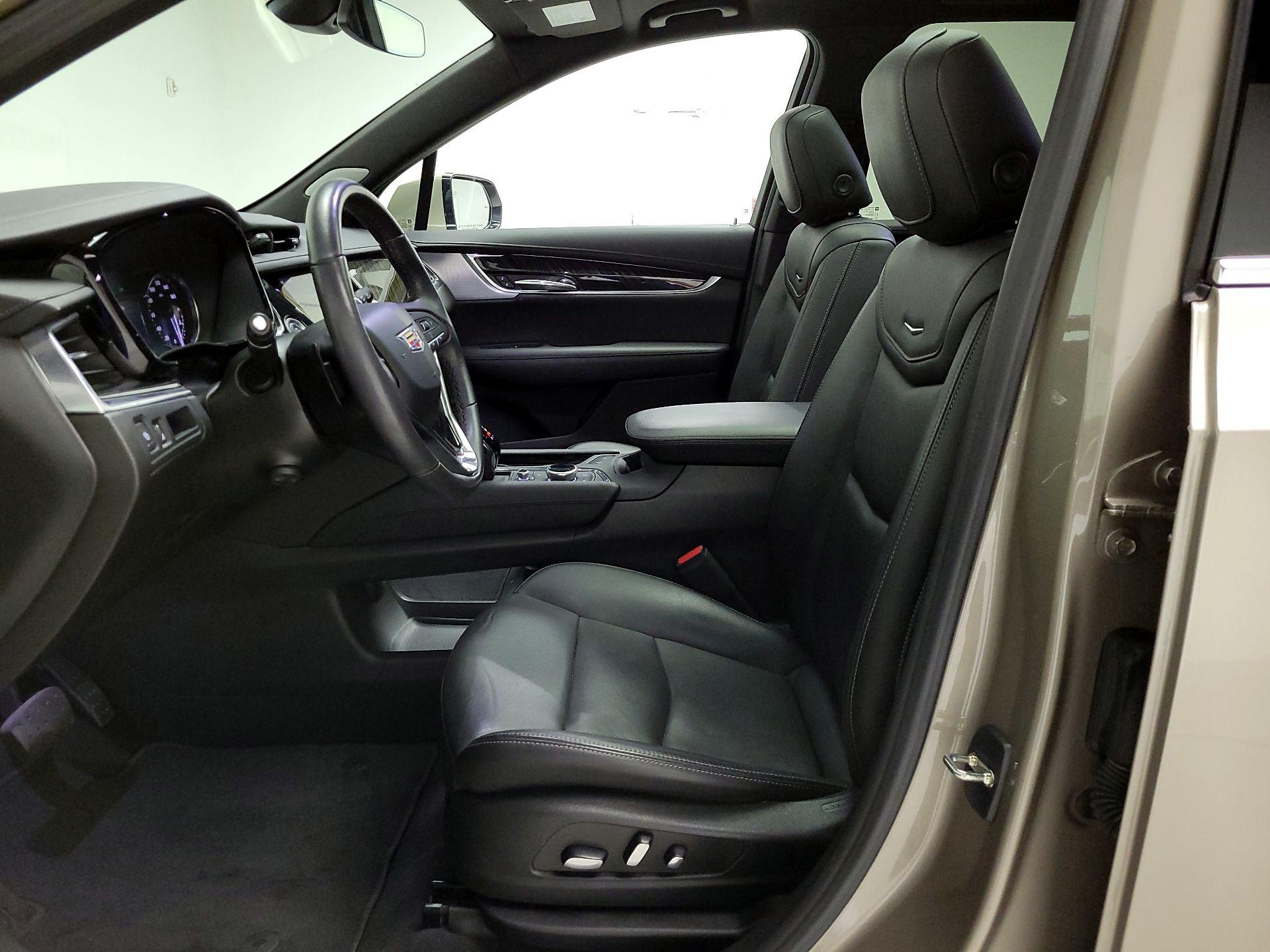 Thumbnail: 2023 Cadillac XT6 - 11