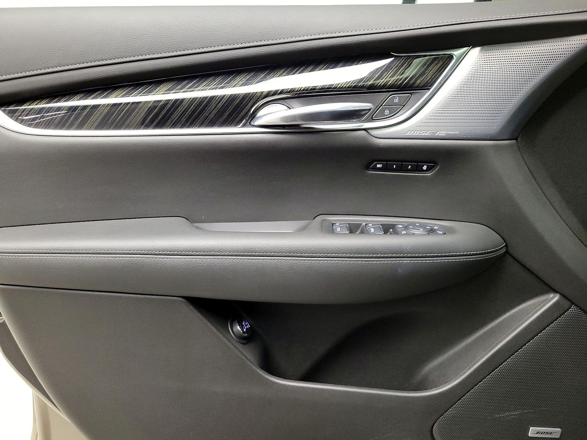 Thumbnail: 2023 Cadillac XT6 - 12