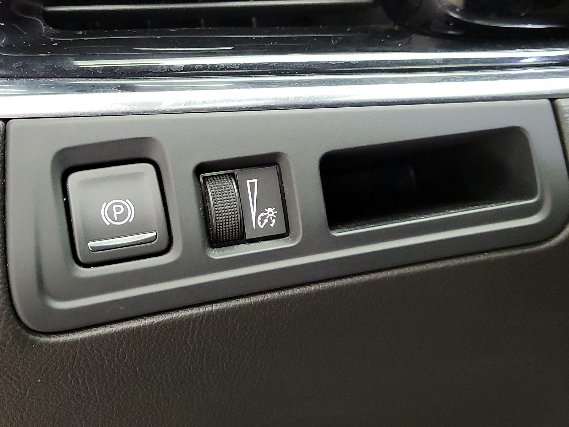 Thumbnail: 2023 Cadillac XT6 - 13