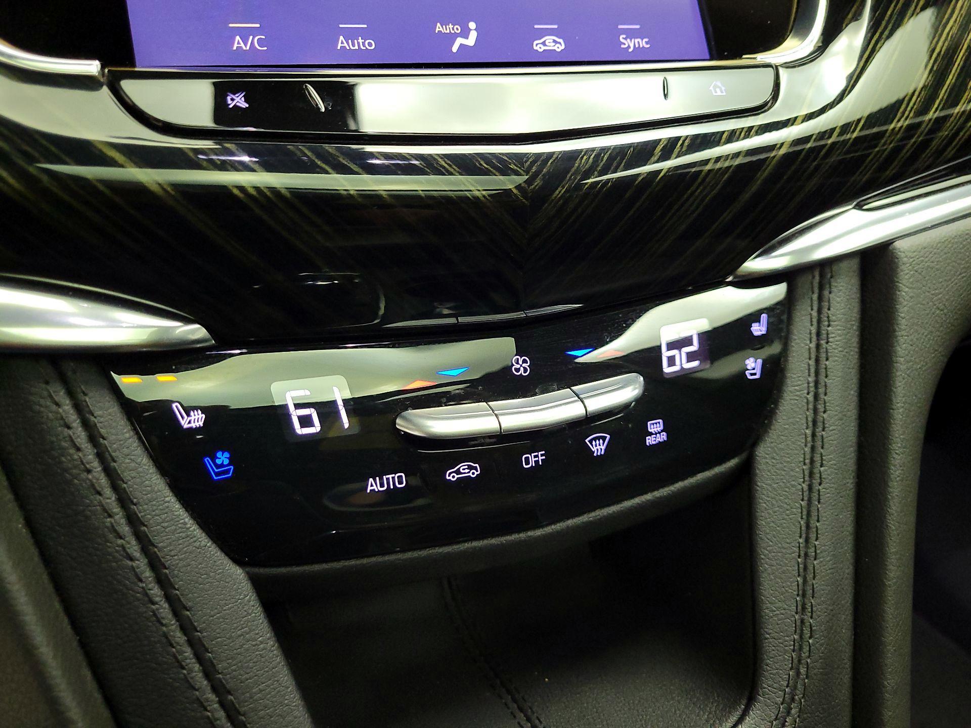 Thumbnail: 2023 Cadillac XT6 - 17