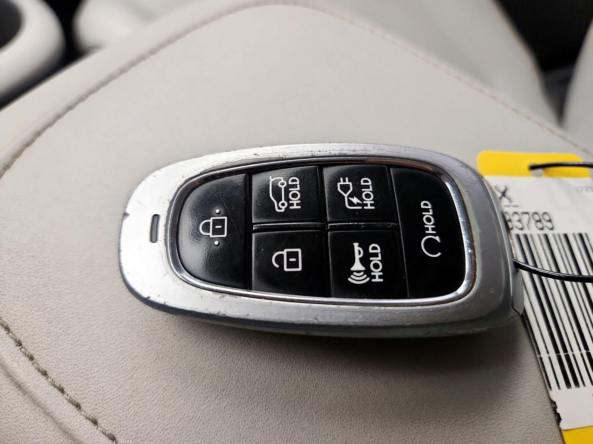 Thumbnail: 2022 Hyundai Ioniq 5 - 18