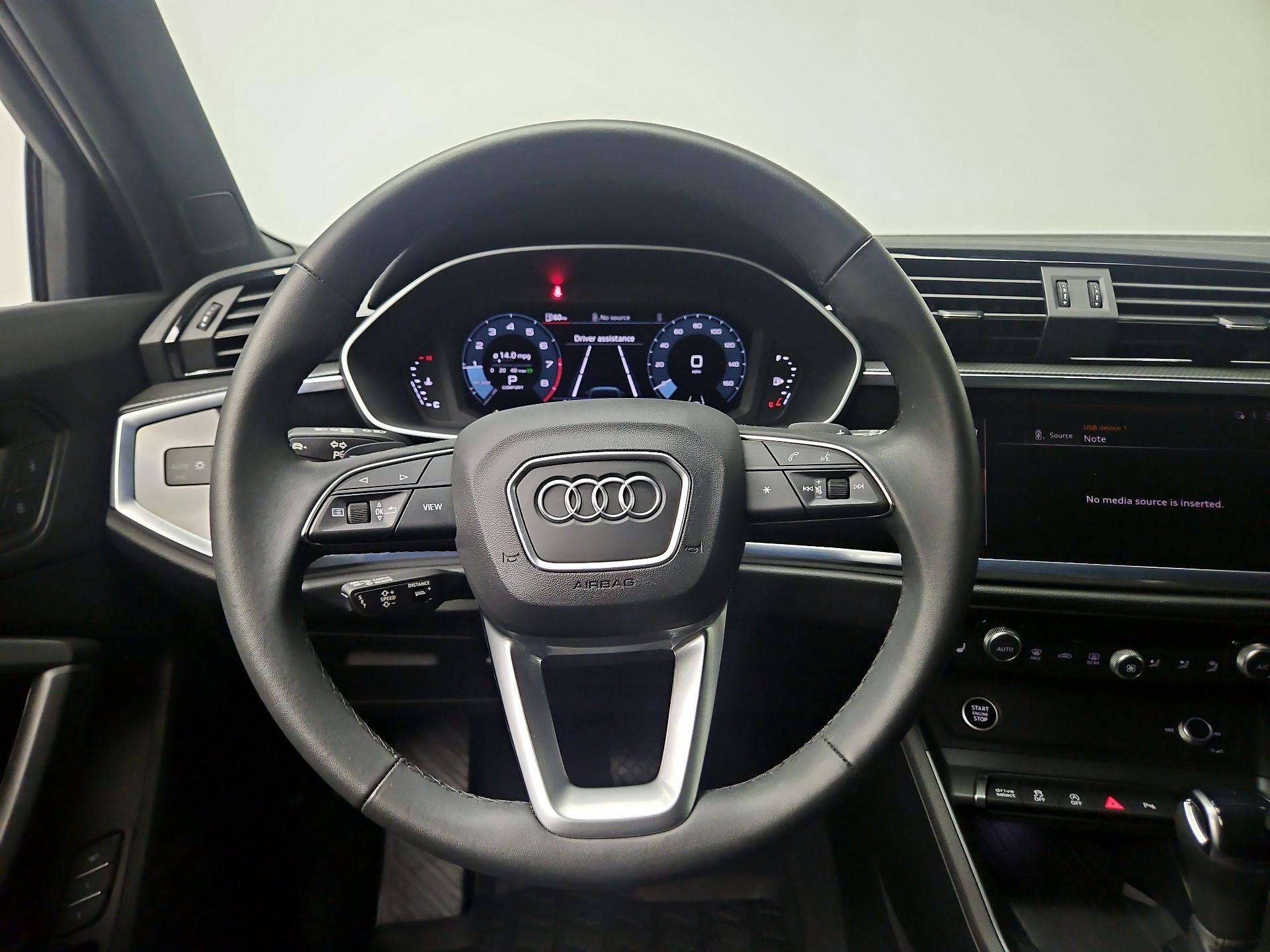 Thumbnail: 2025 Audi Q3 - 10