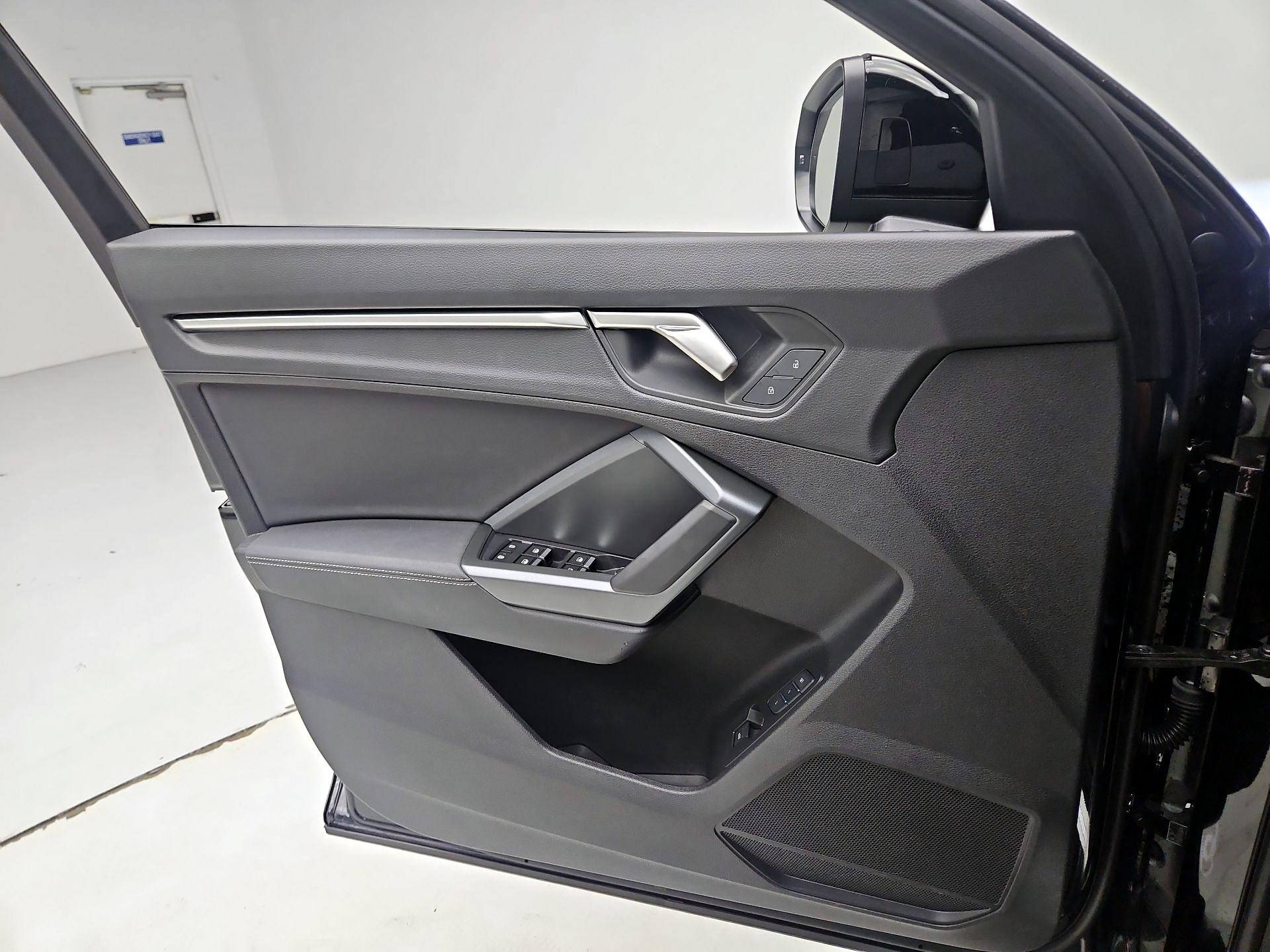 Thumbnail: 2025 Audi Q3 - 12