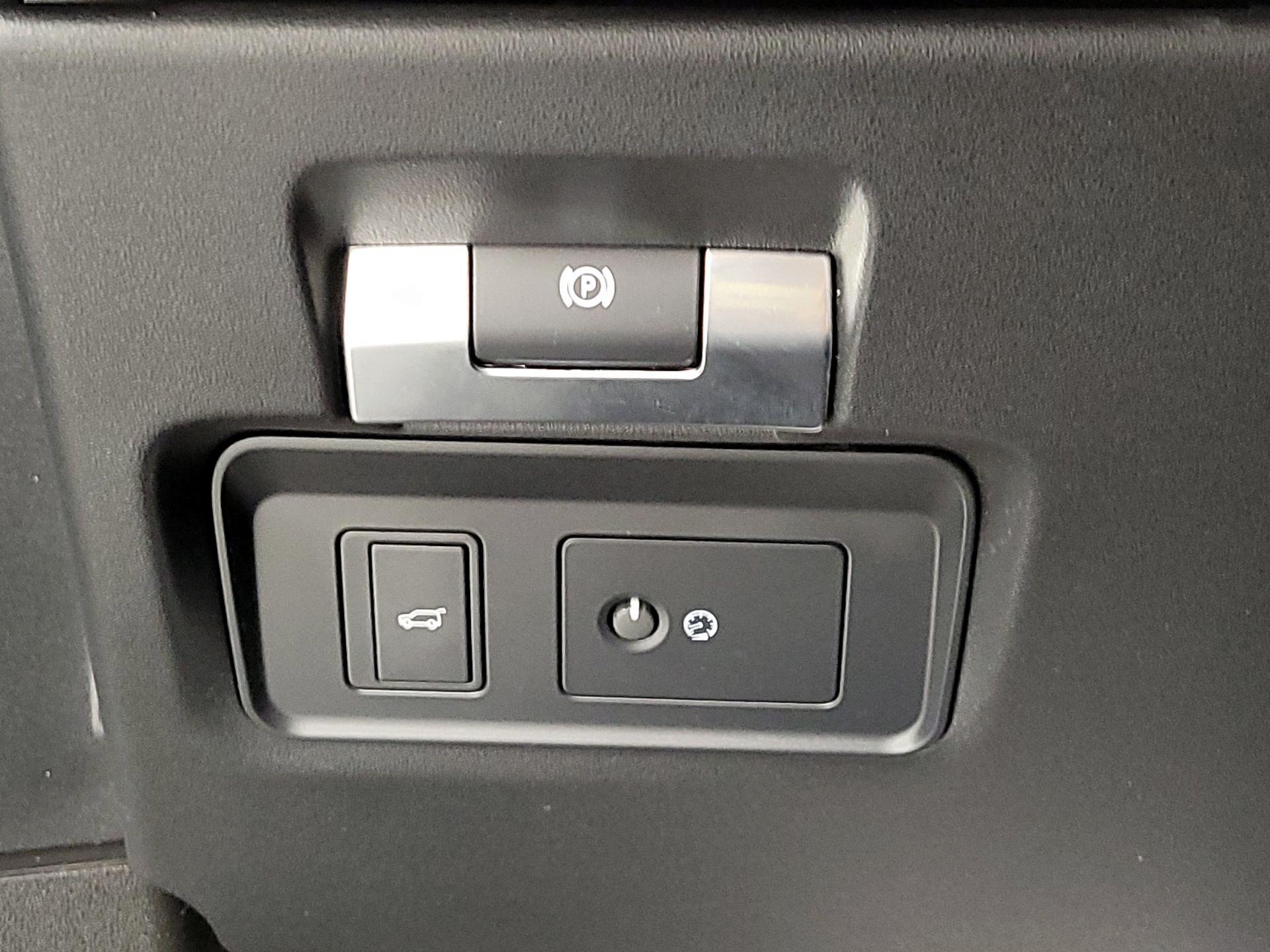 Thumbnail: 2023 Land Rover Range Rover Evoque - 11