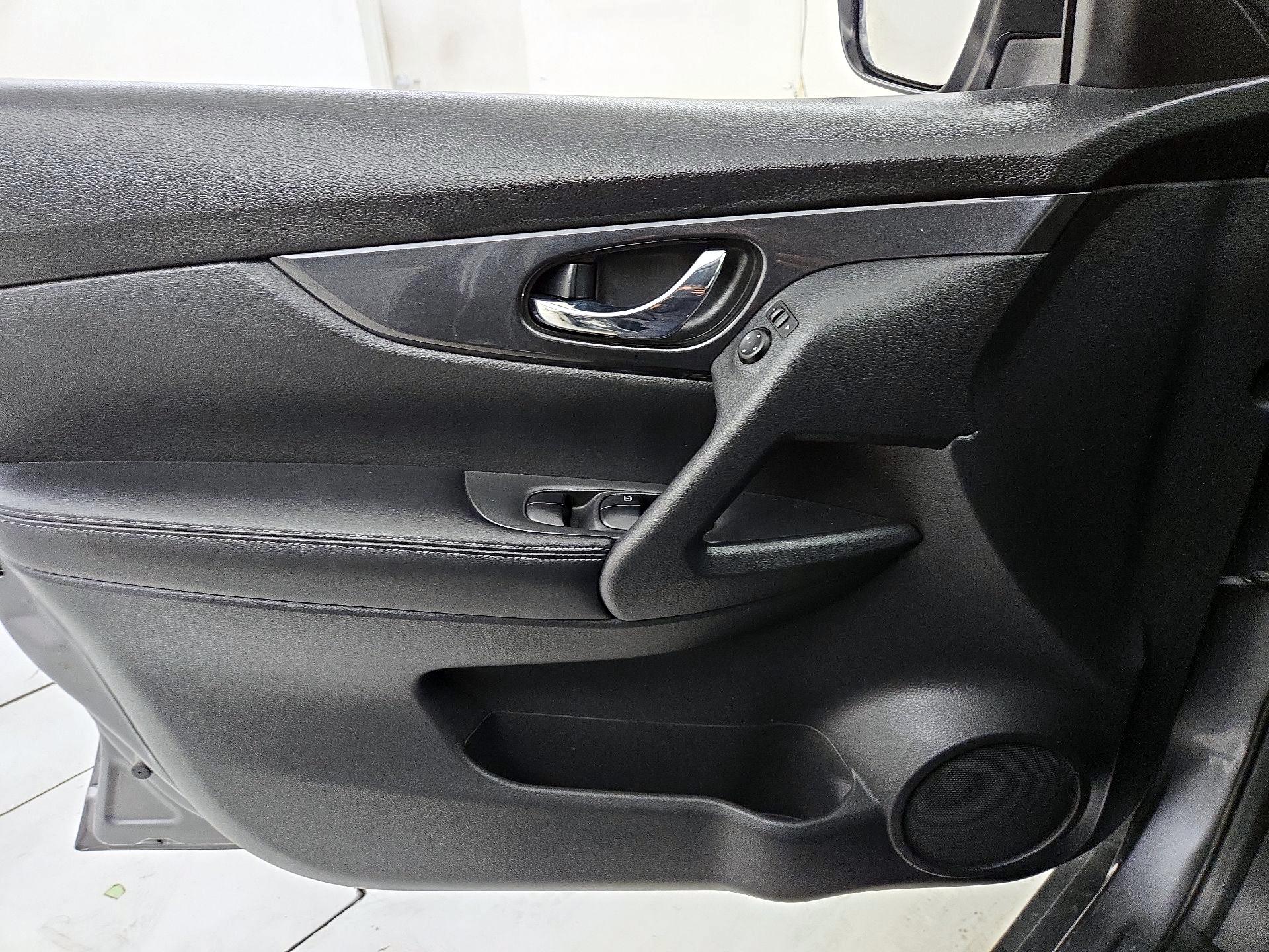 Thumbnail: 2018 Nissan Rogue - 12