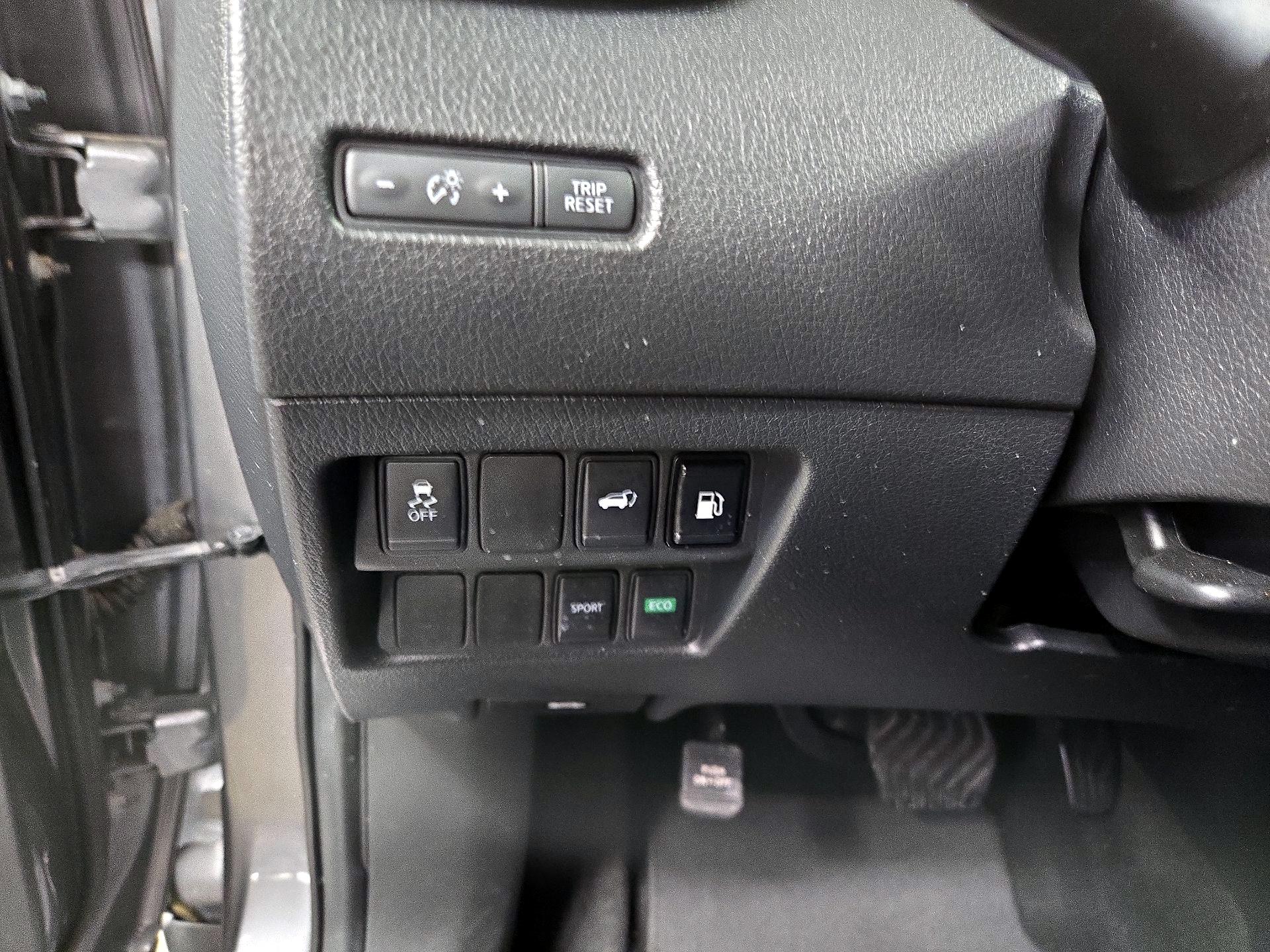 Thumbnail: 2018 Nissan Rogue - 13