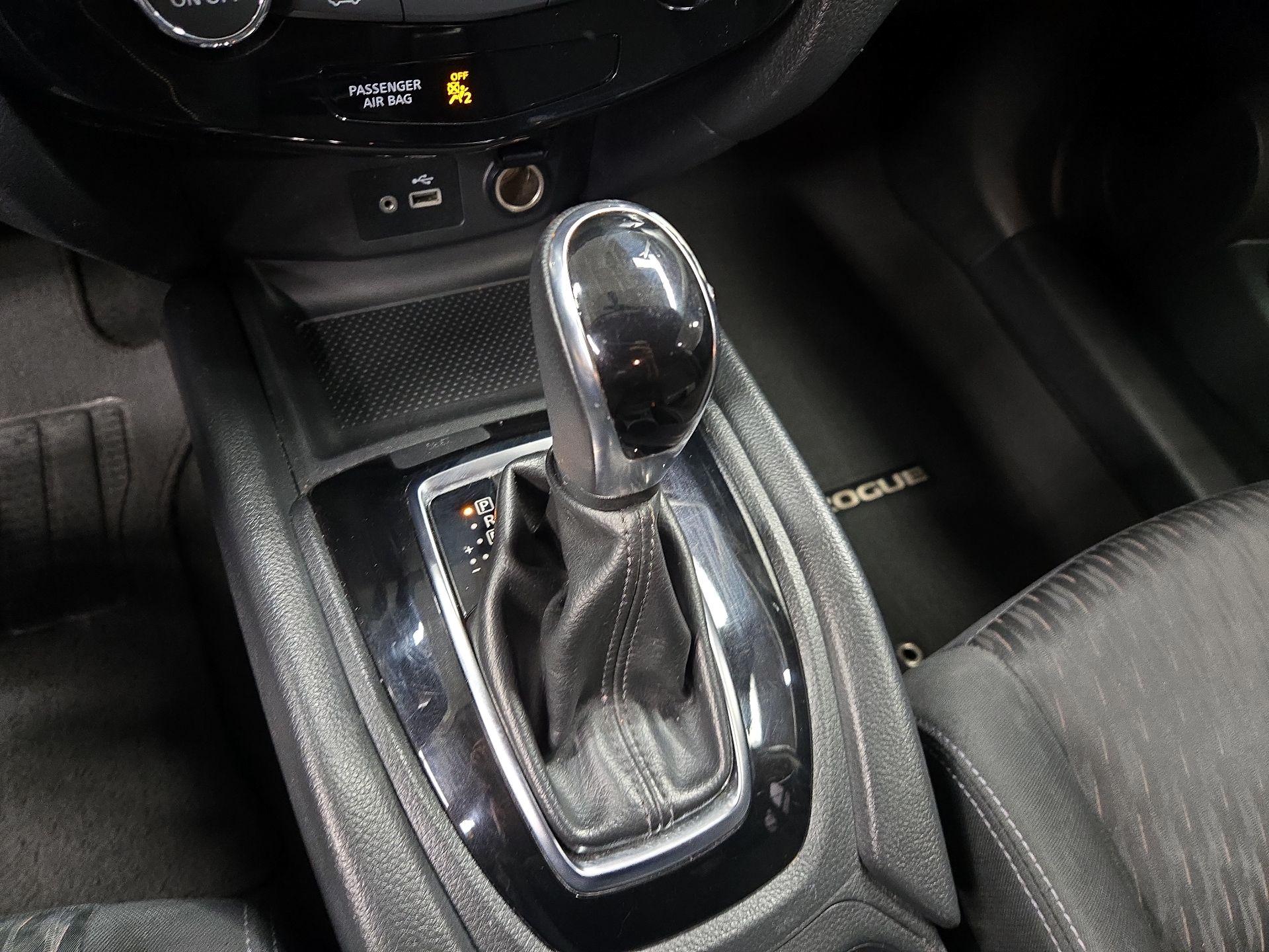 Thumbnail: 2018 Nissan Rogue - 17