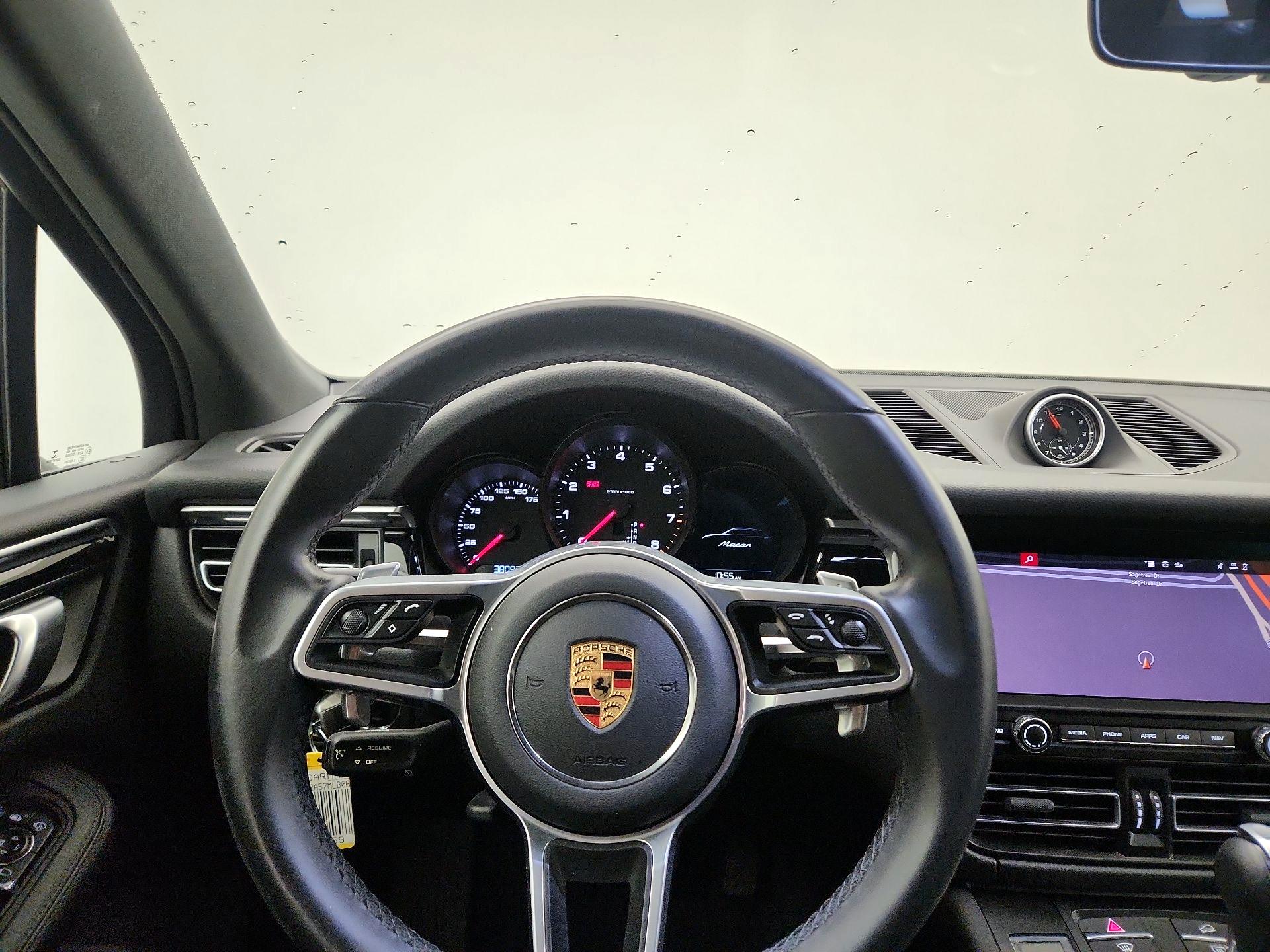Thumbnail: 2021 Porsche Macan - 10