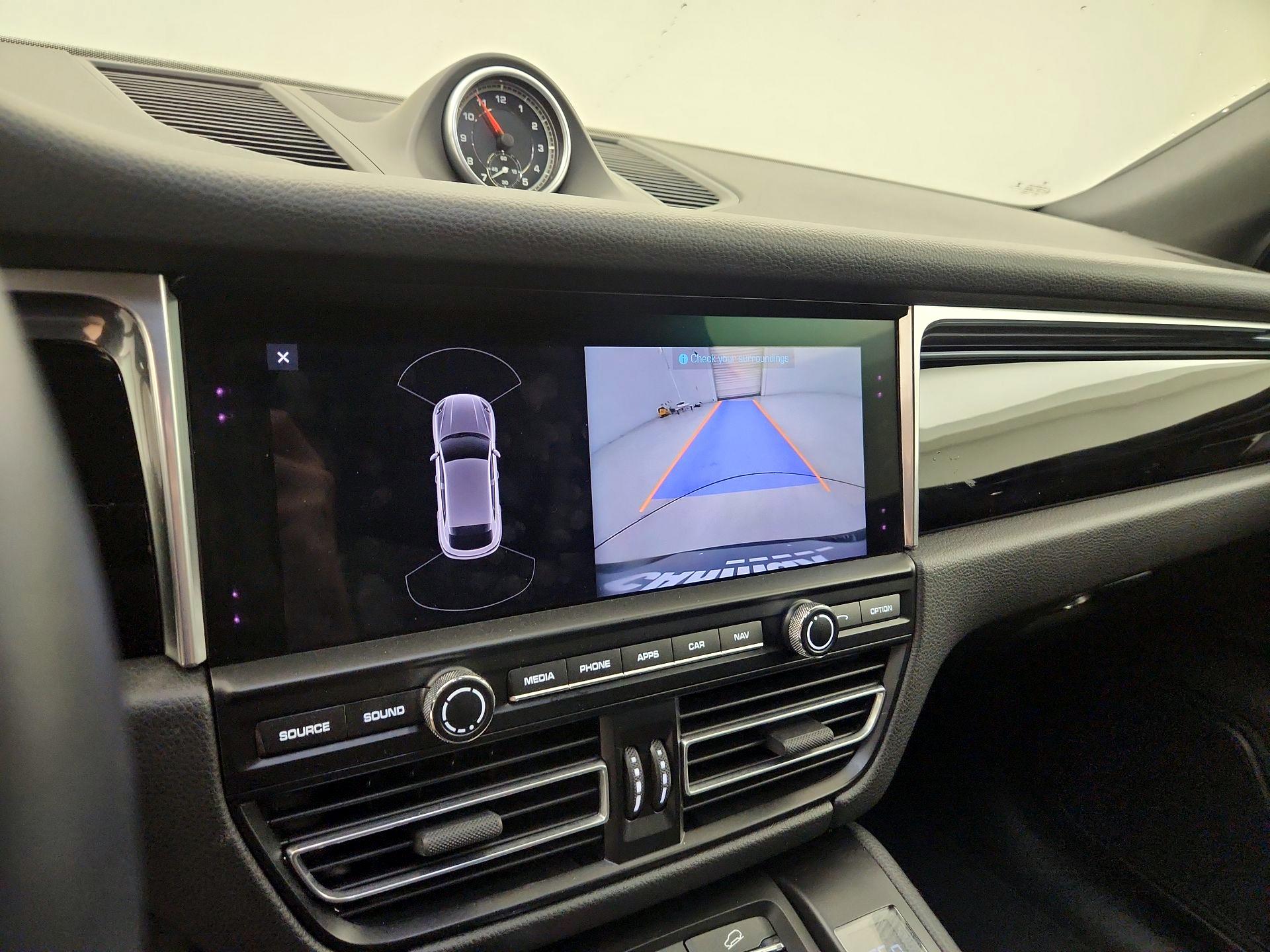 Thumbnail: 2021 Porsche Macan - 15