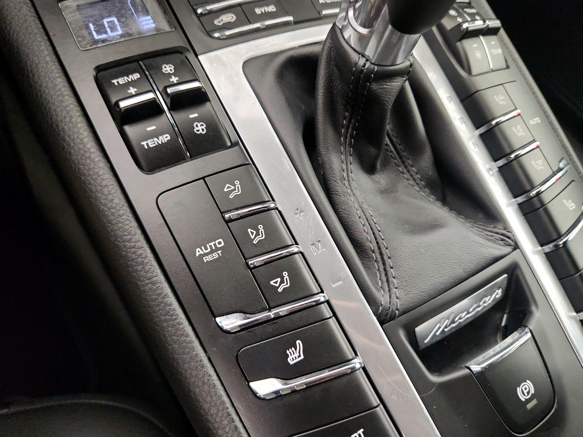 Thumbnail: 2021 Porsche Macan - 17