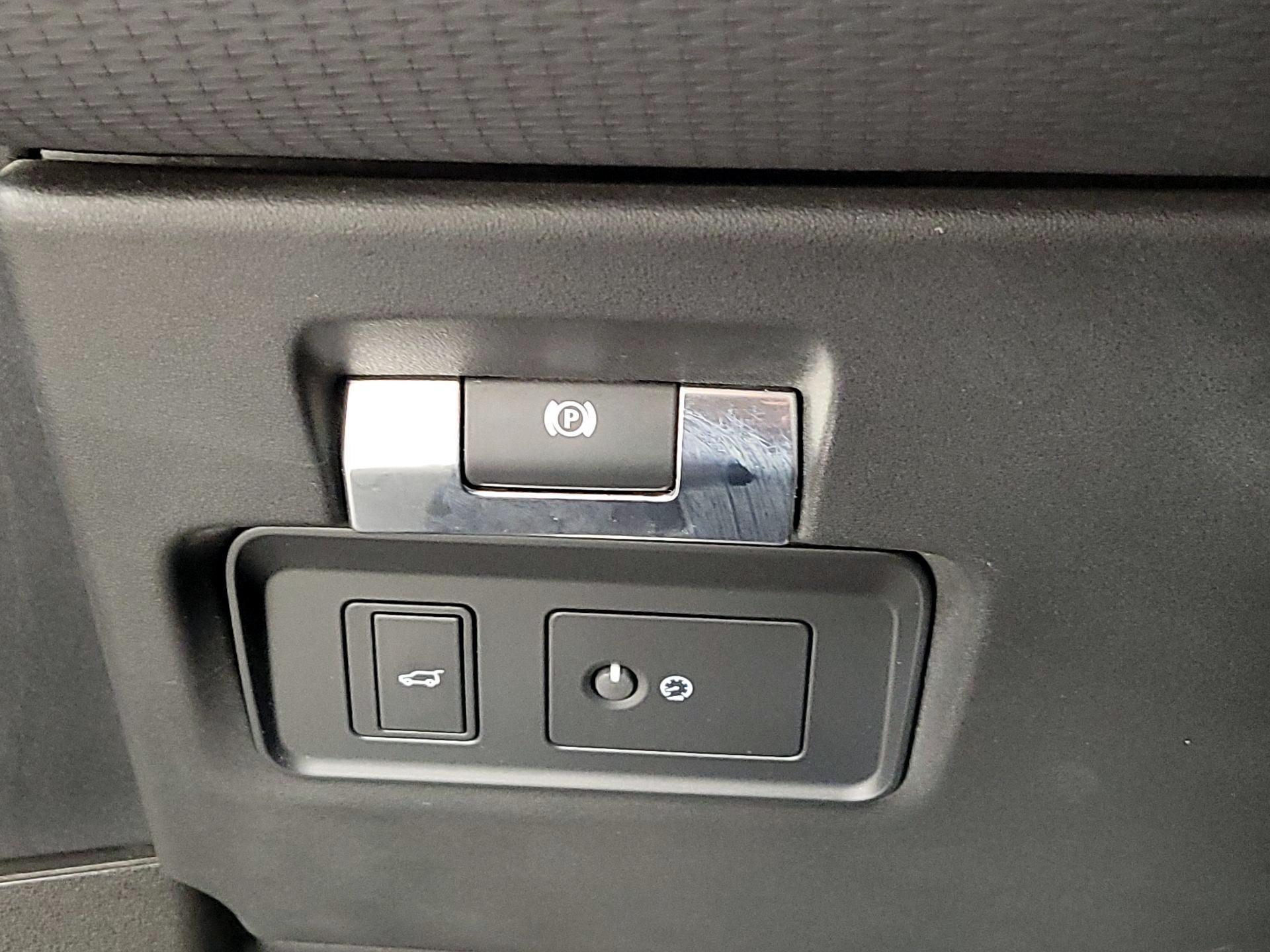 Thumbnail: 2020 Land Rover Range Rover Evoque - 11