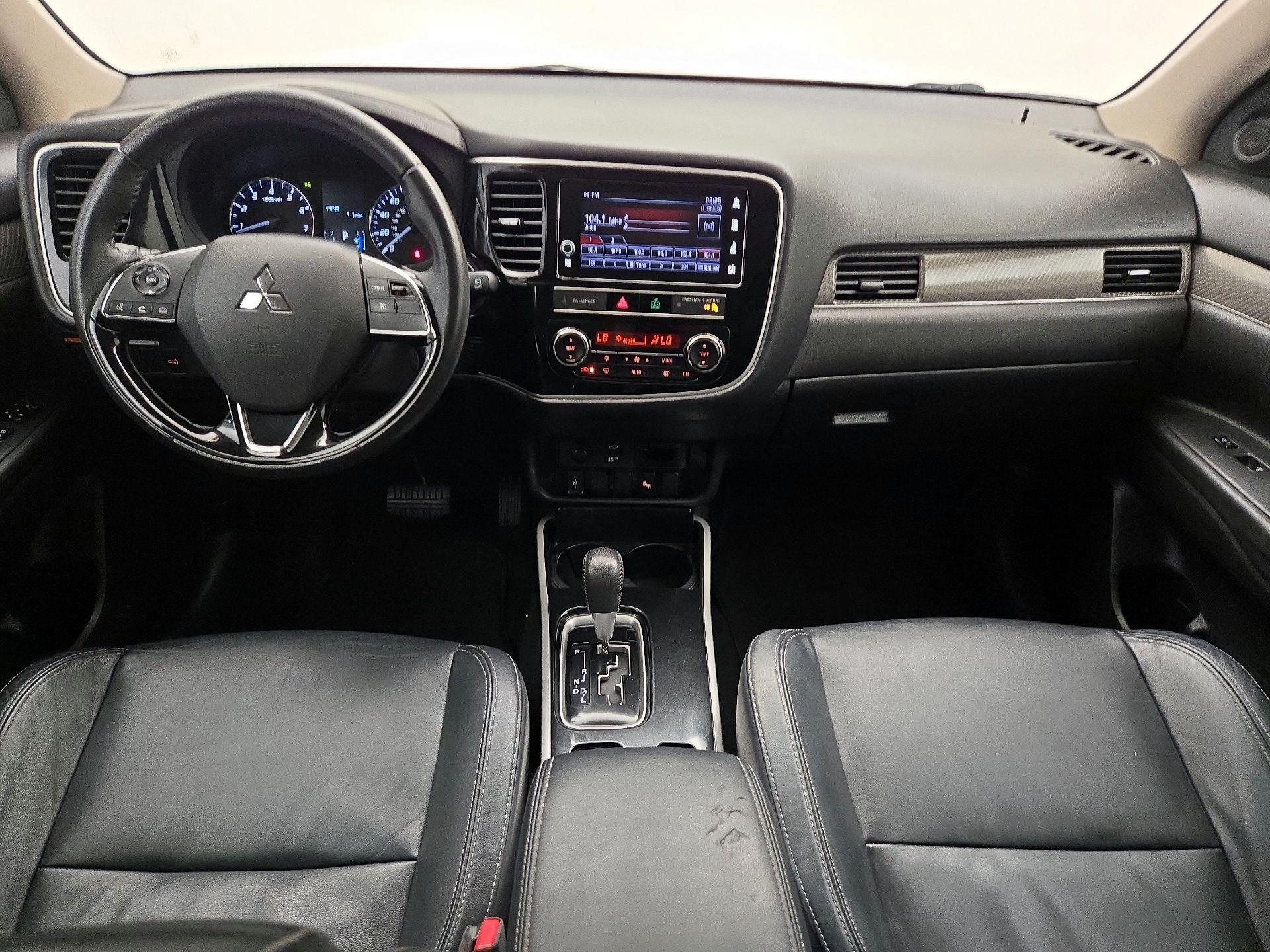 Thumbnail: 2019 Mitsubishi Outlander - 9