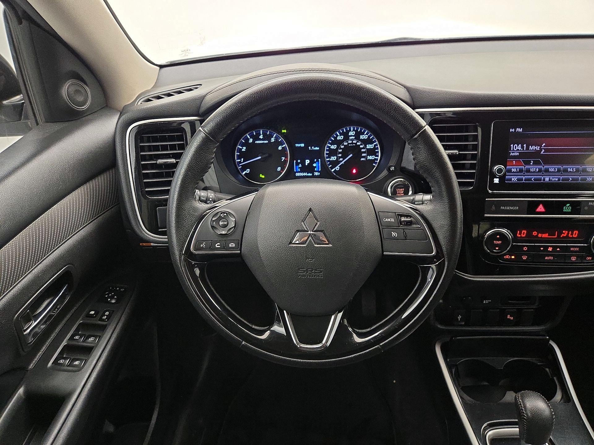 Thumbnail: 2019 Mitsubishi Outlander - 10