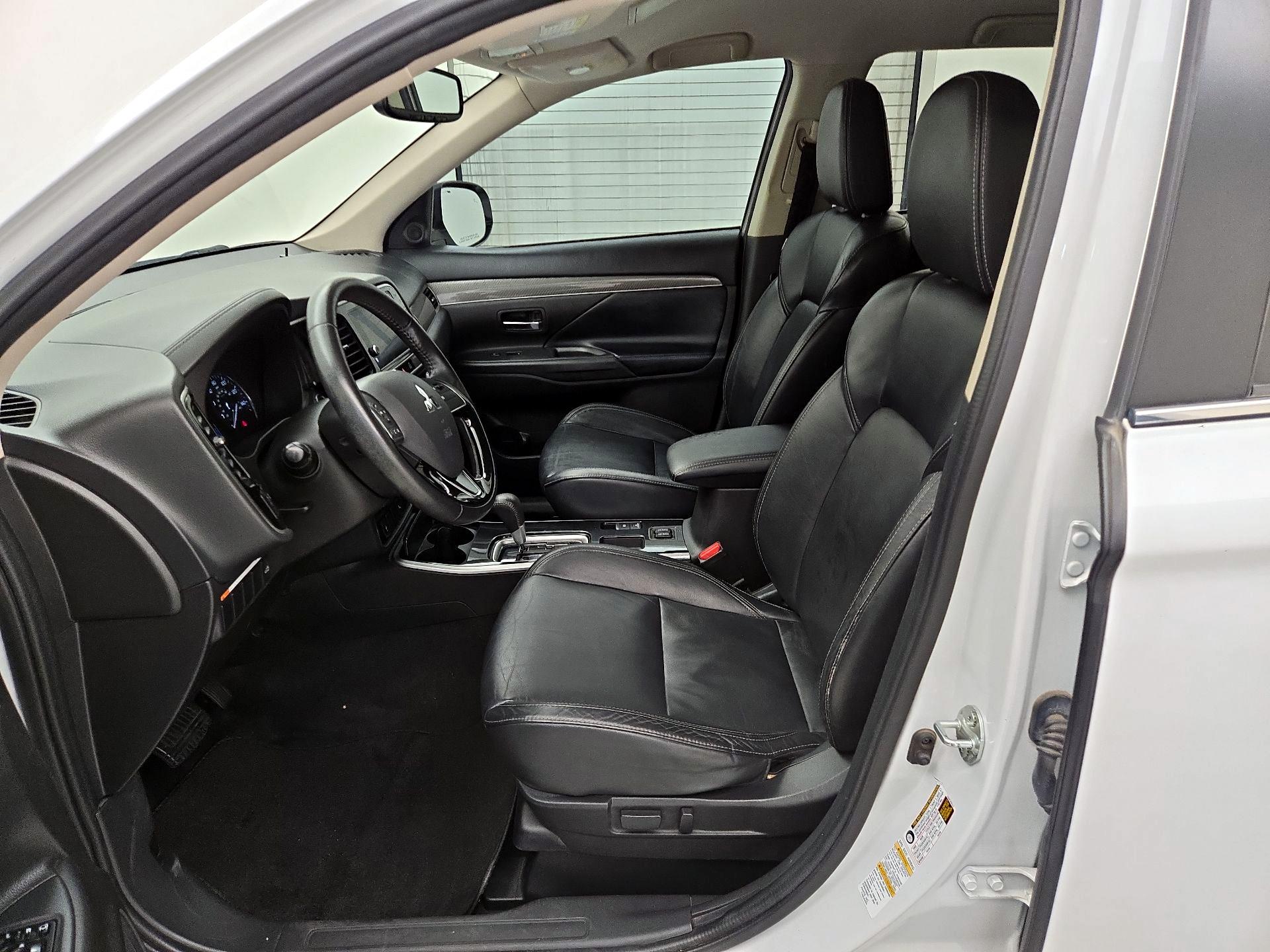 Thumbnail: 2019 Mitsubishi Outlander - 11