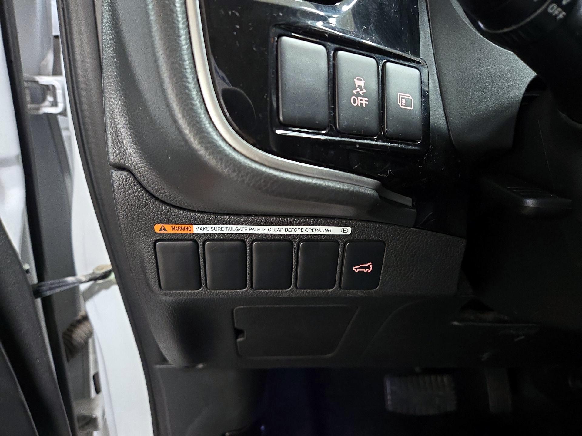 Thumbnail: 2019 Mitsubishi Outlander - 13