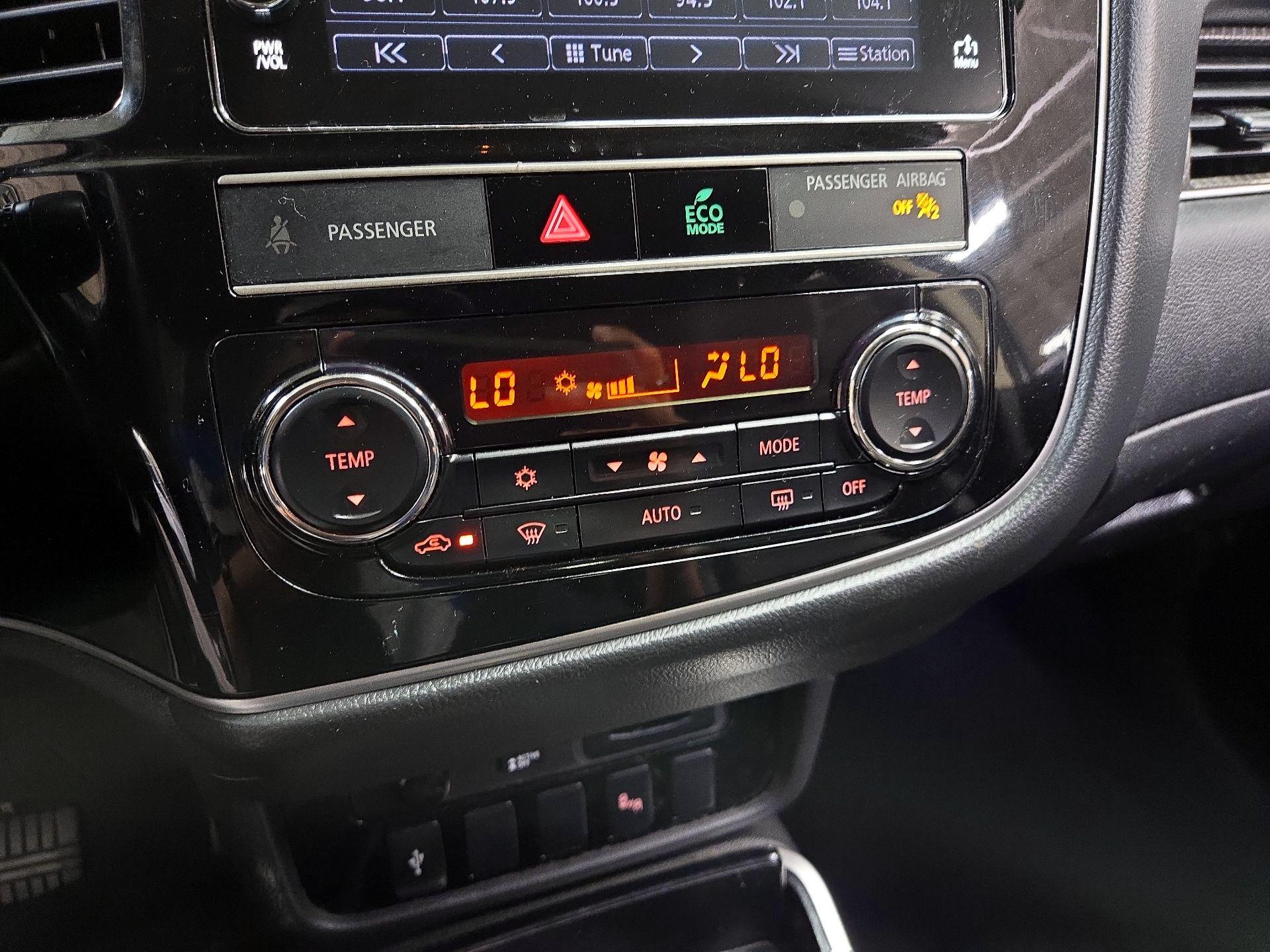 Thumbnail: 2019 Mitsubishi Outlander - 16