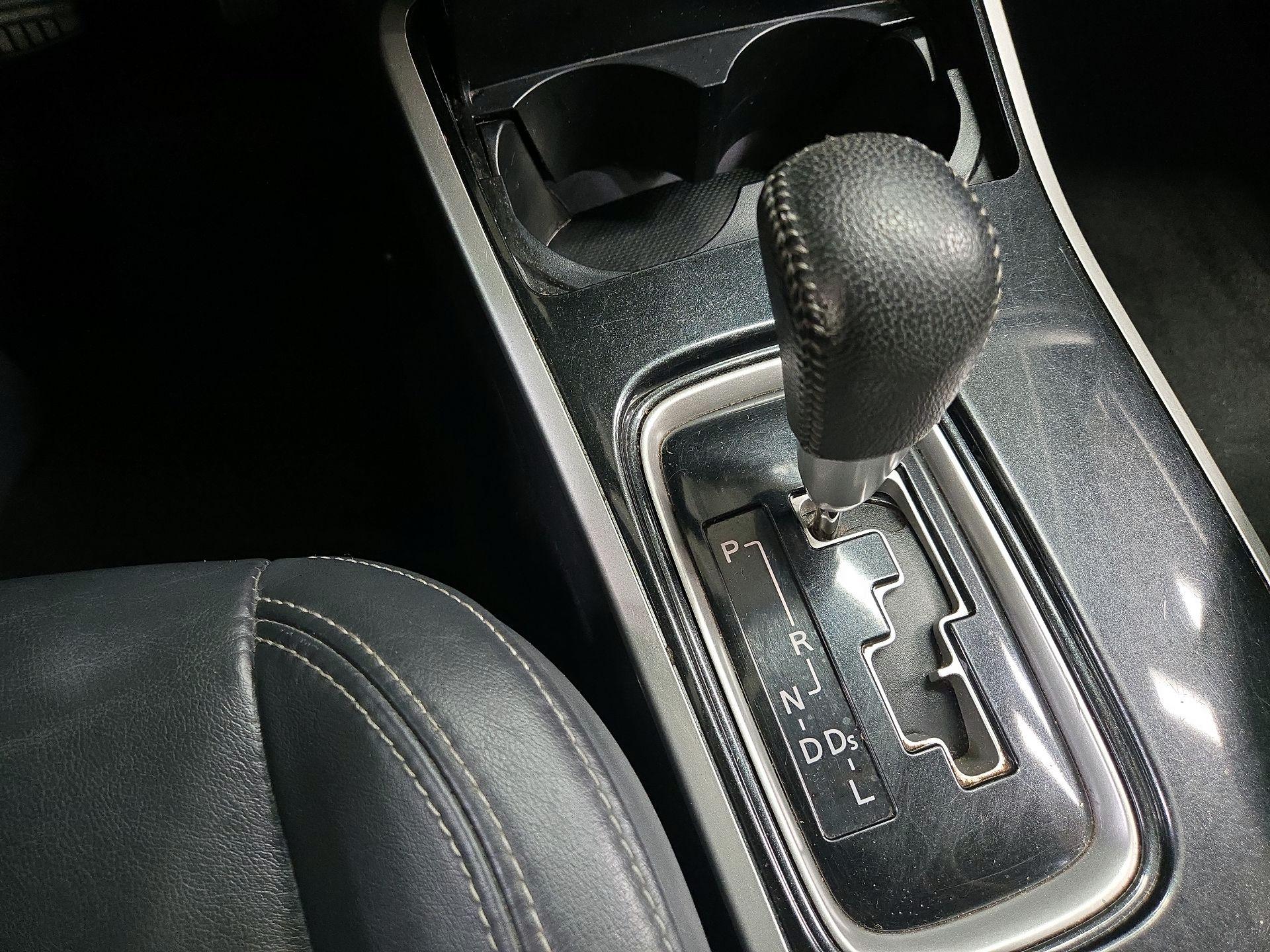 Thumbnail: 2019 Mitsubishi Outlander - 17