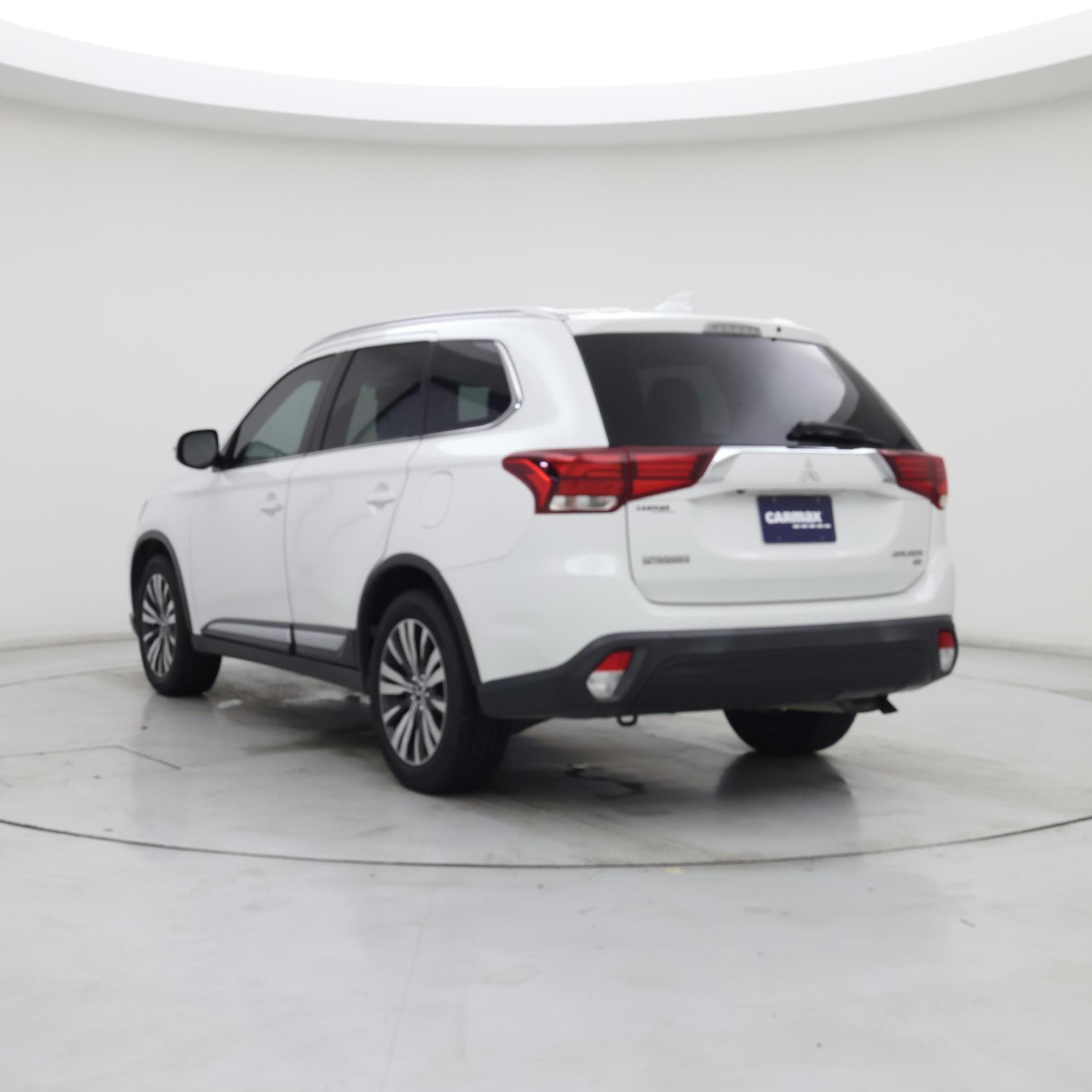 Thumbnail: 2019 Mitsubishi Outlander - 2