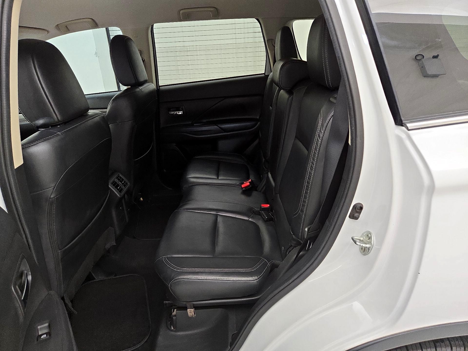 Thumbnail: 2019 Mitsubishi Outlander - 19