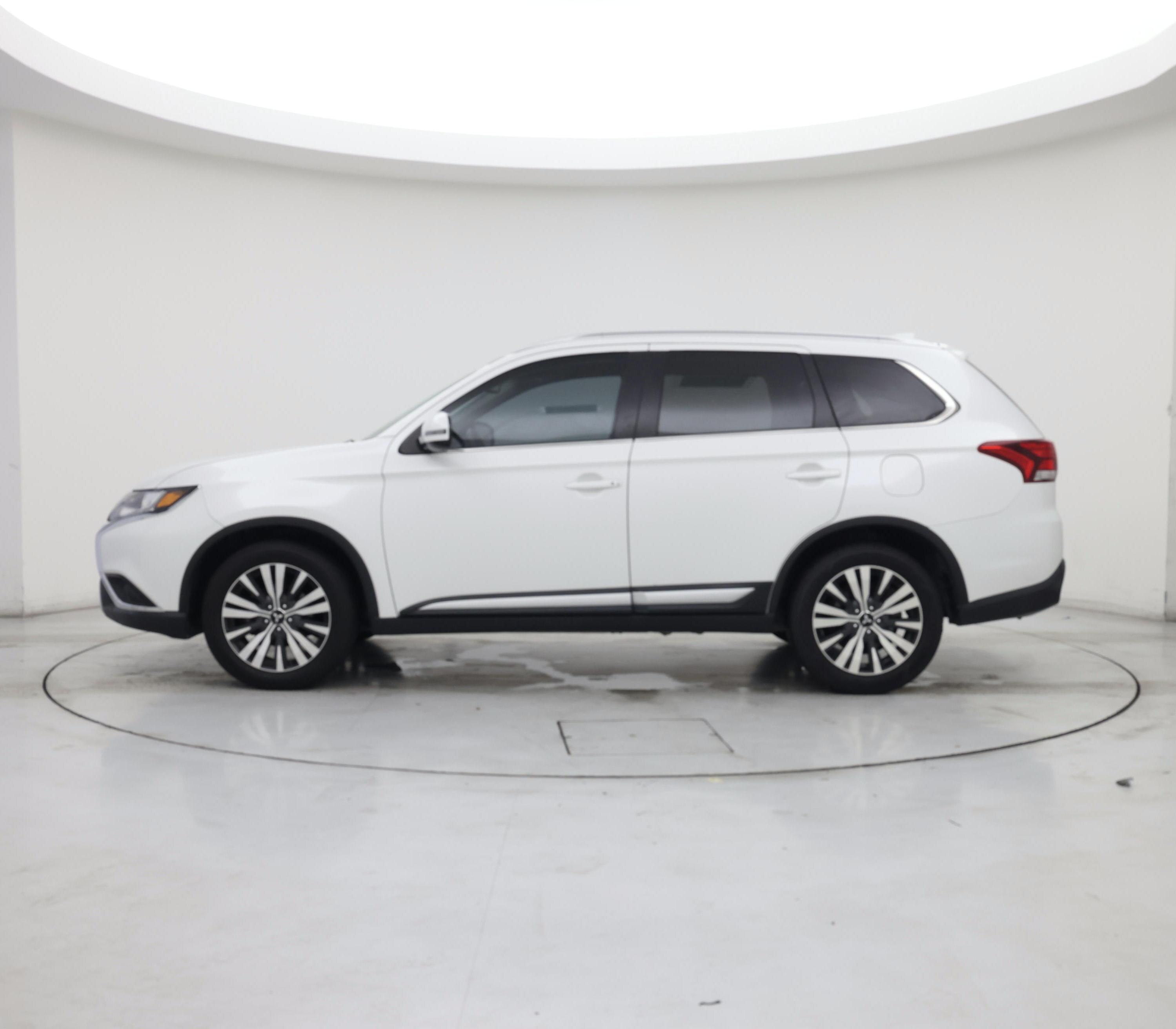 Thumbnail: 2019 Mitsubishi Outlander - 3