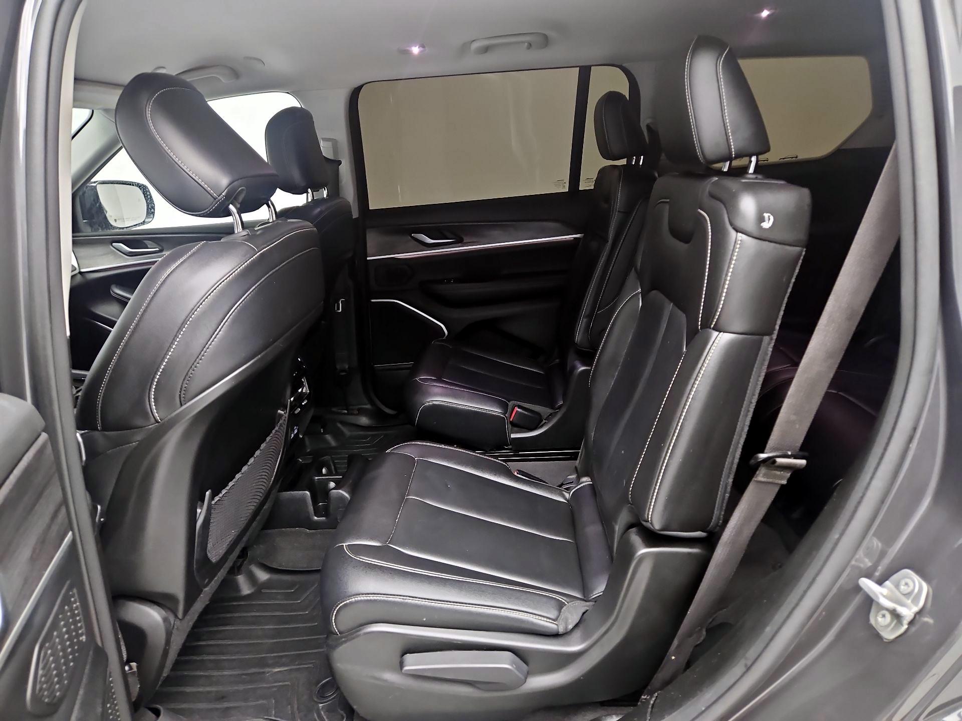 Thumbnail: 2022 Jeep Grand Cherokee L - 20