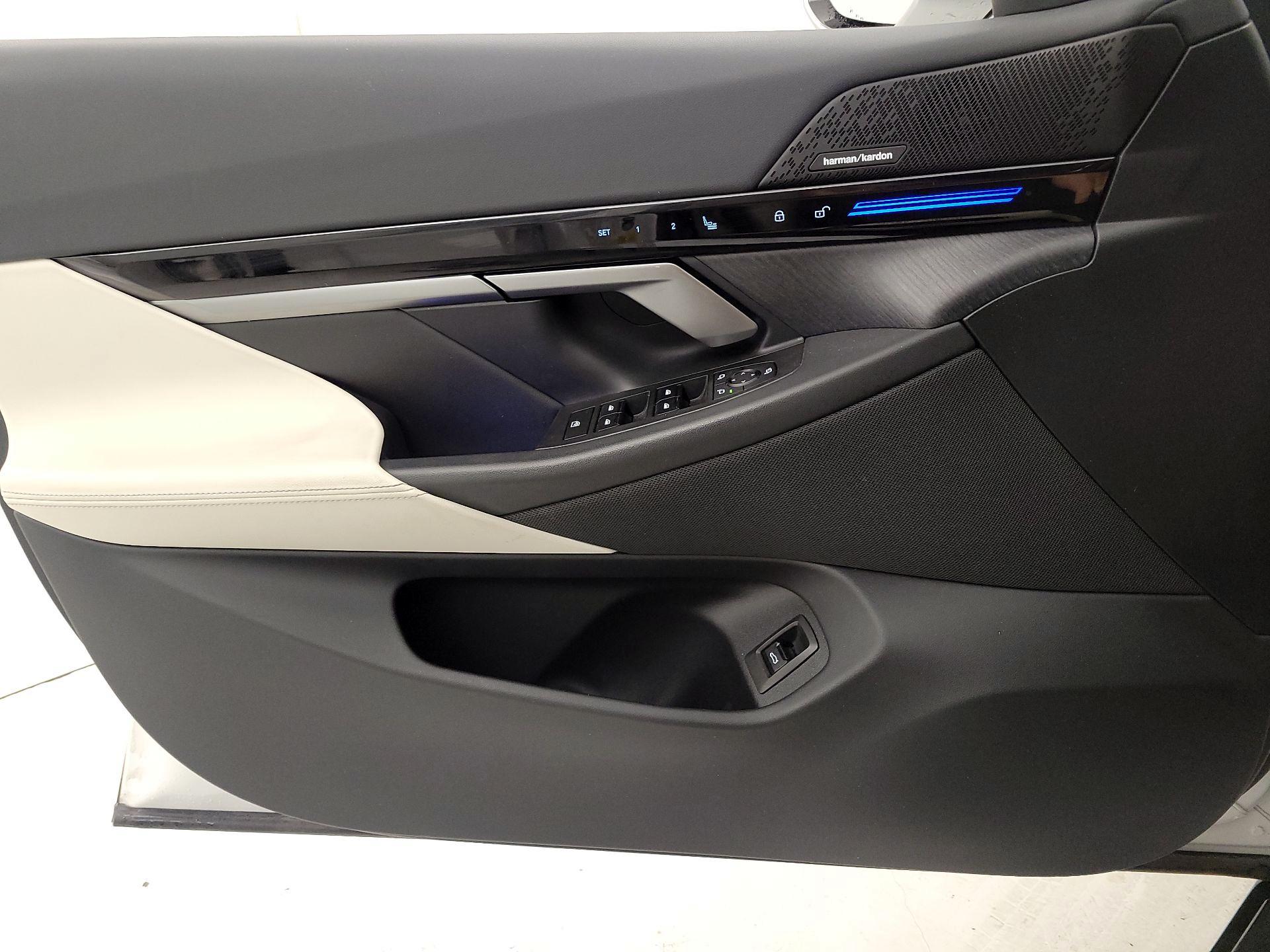 Thumbnail: 2024 BMW 5 Series - 10