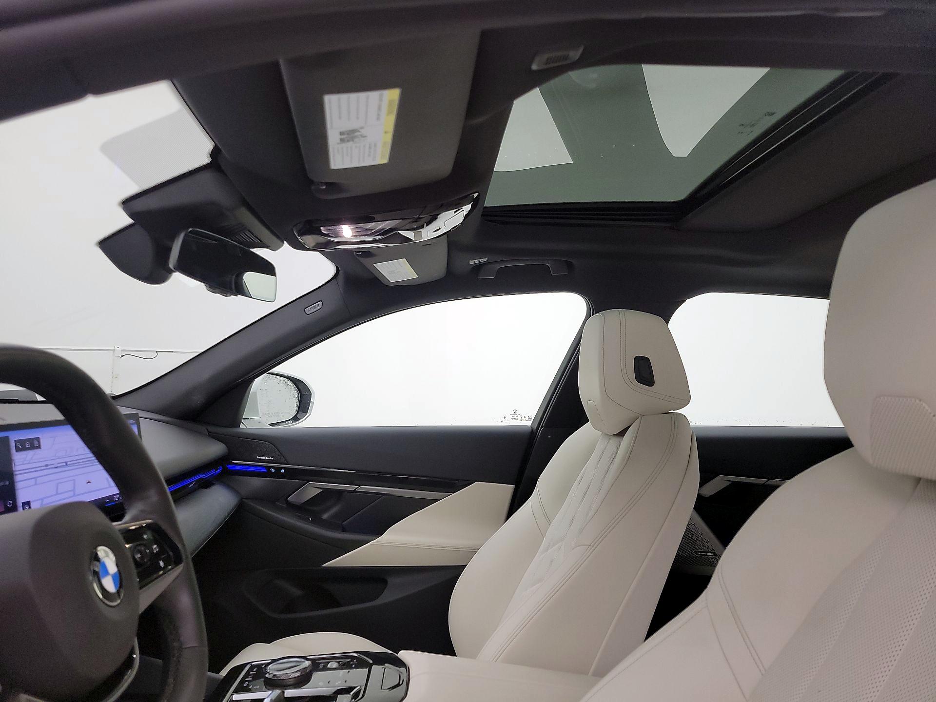 Thumbnail: 2024 BMW 5 Series - 18