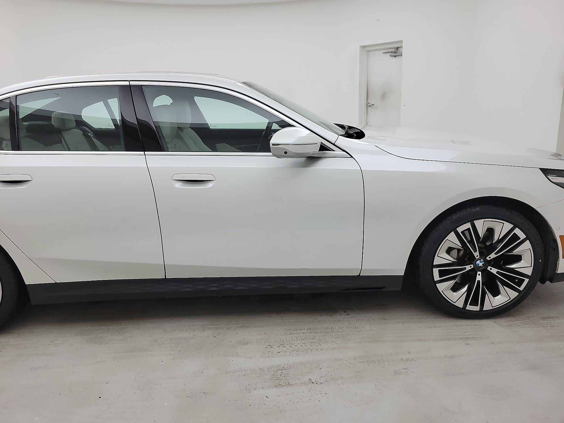 Thumbnail: 2024 BMW 5 Series - 4