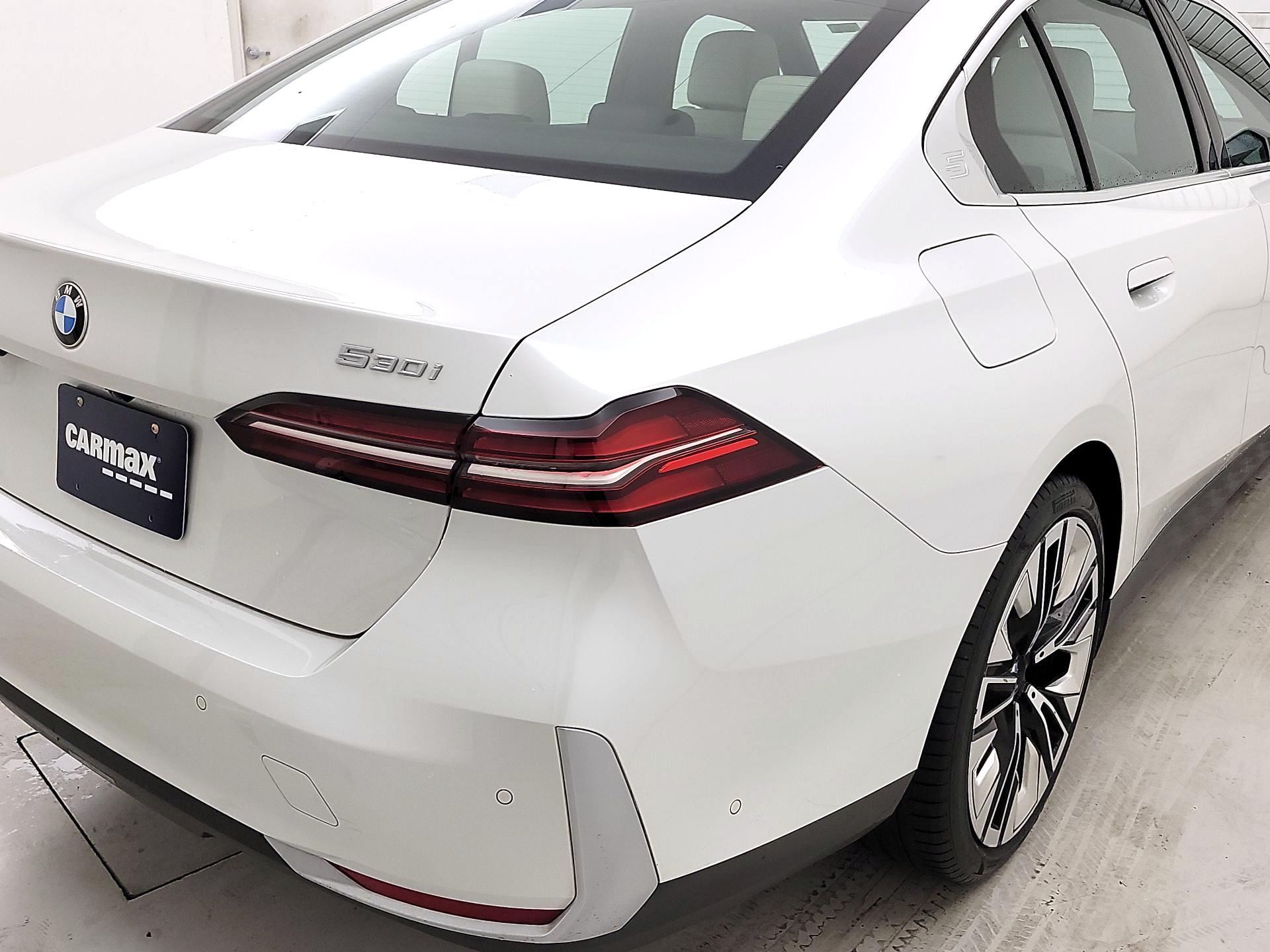 Thumbnail: 2024 BMW 5 Series - 5