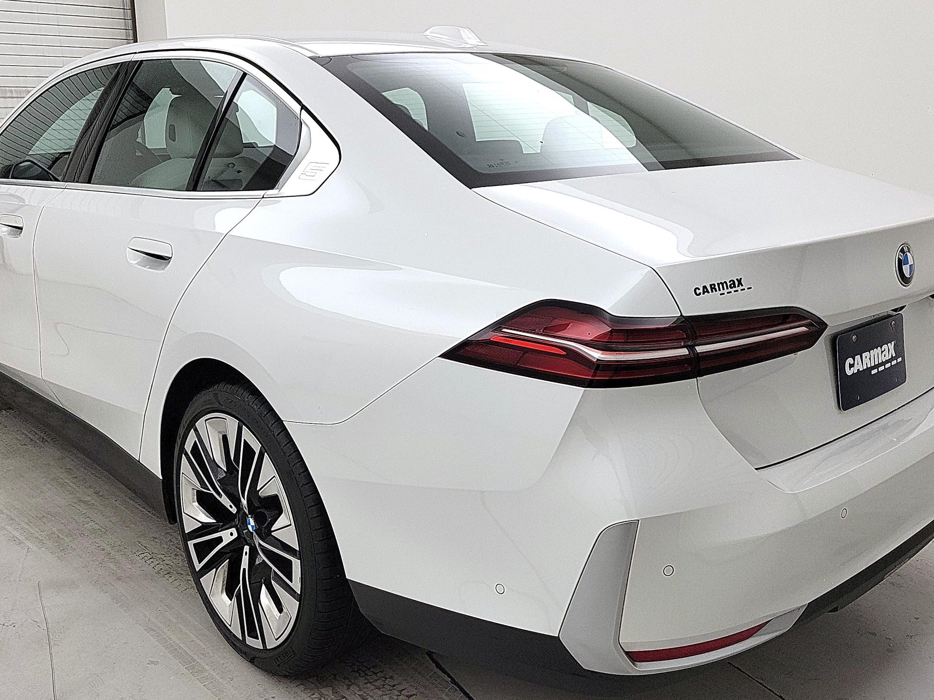 Thumbnail: 2024 BMW 5 Series - 7