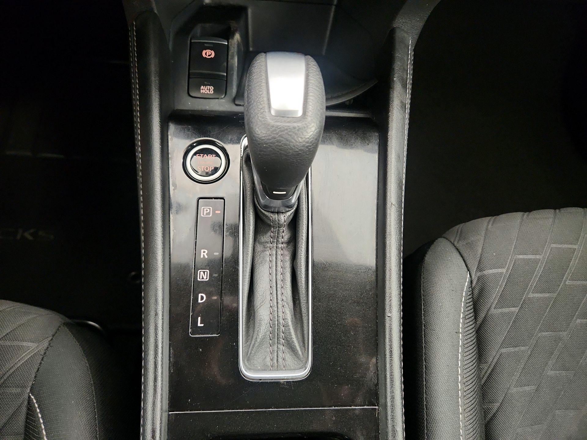 Thumbnail: 2021 Nissan Kicks - 16