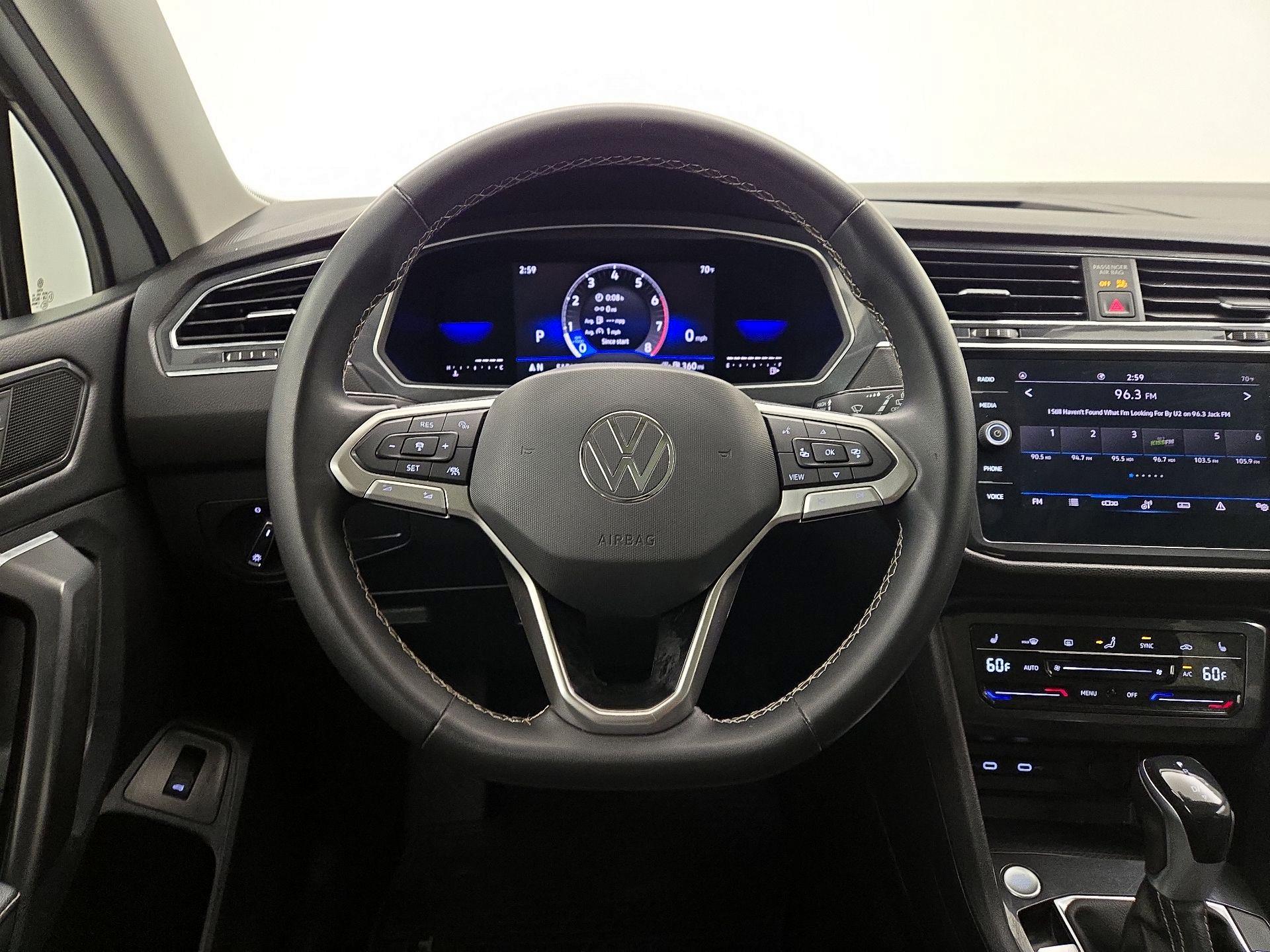 Thumbnail: 2022 Volkswagen Tiguan - 10