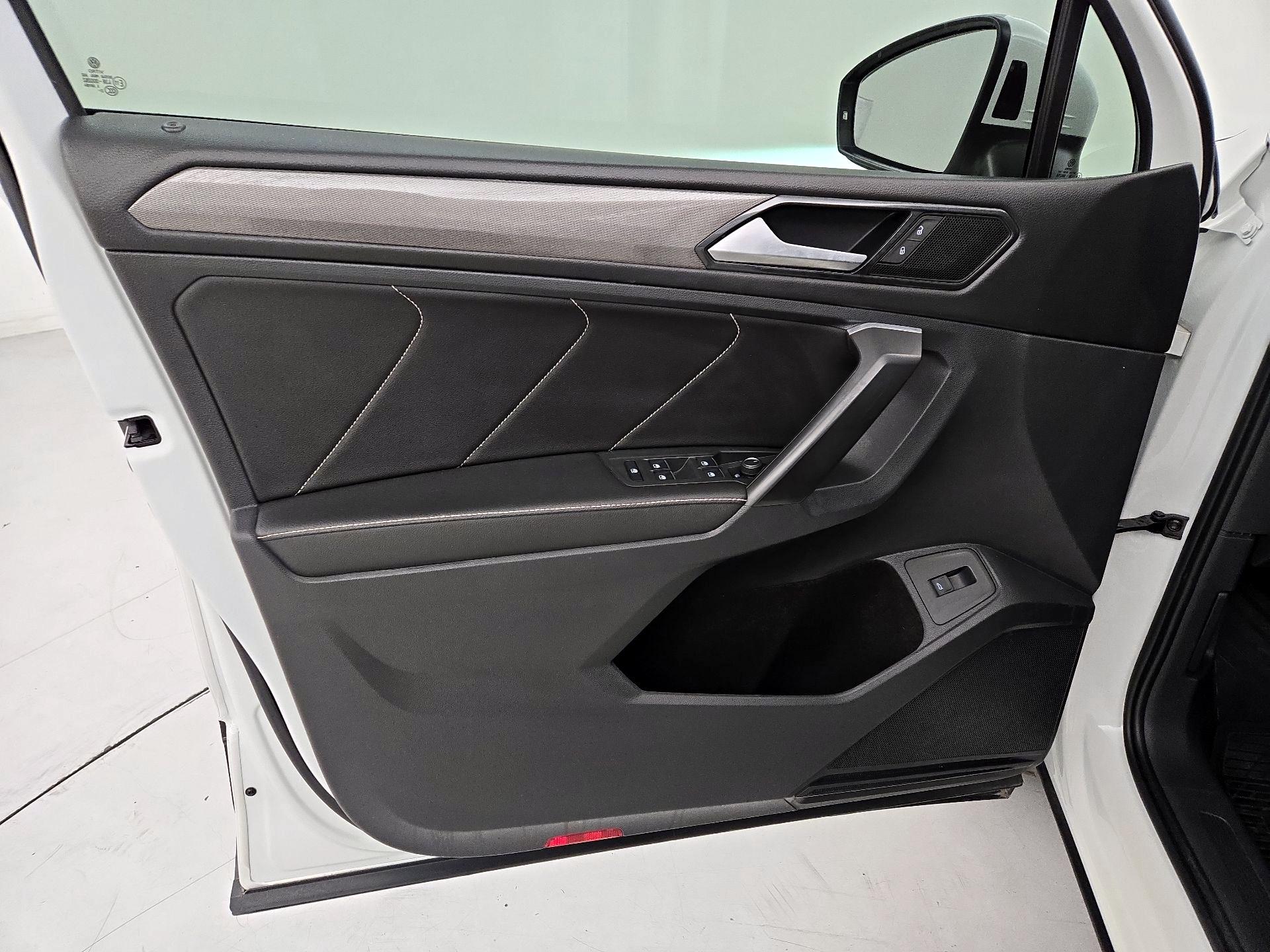 Thumbnail: 2022 Volkswagen Tiguan - 12