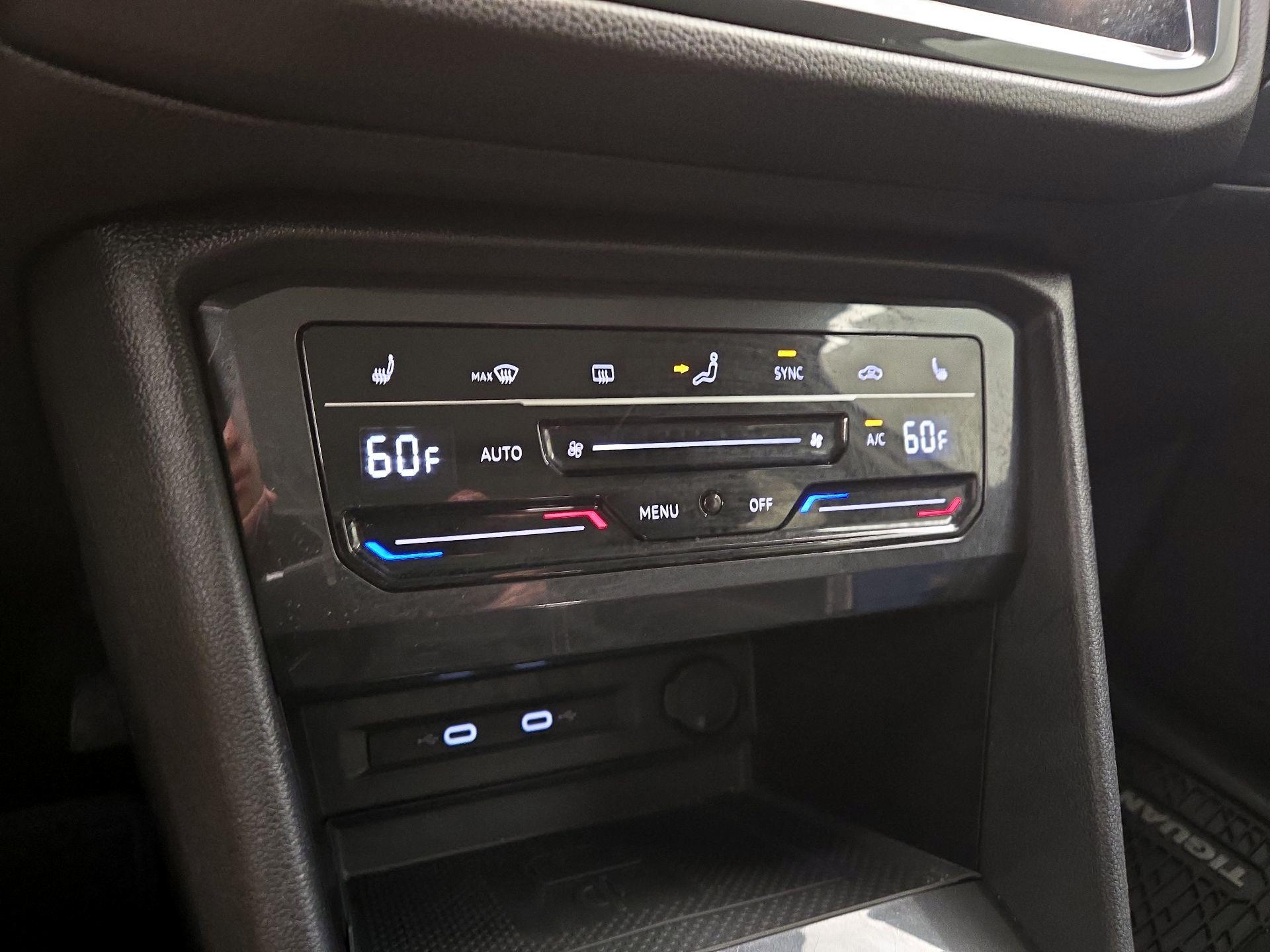 Thumbnail: 2022 Volkswagen Tiguan - 16