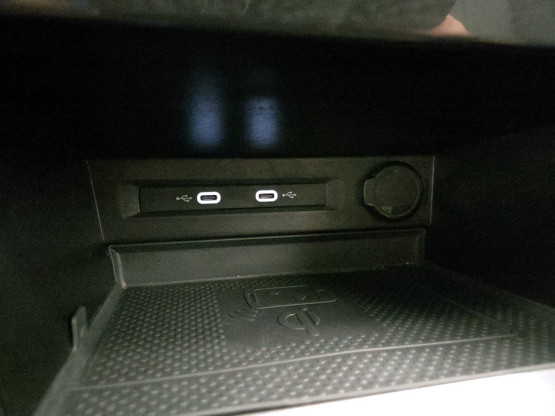 Thumbnail: 2022 Volkswagen Tiguan - 18