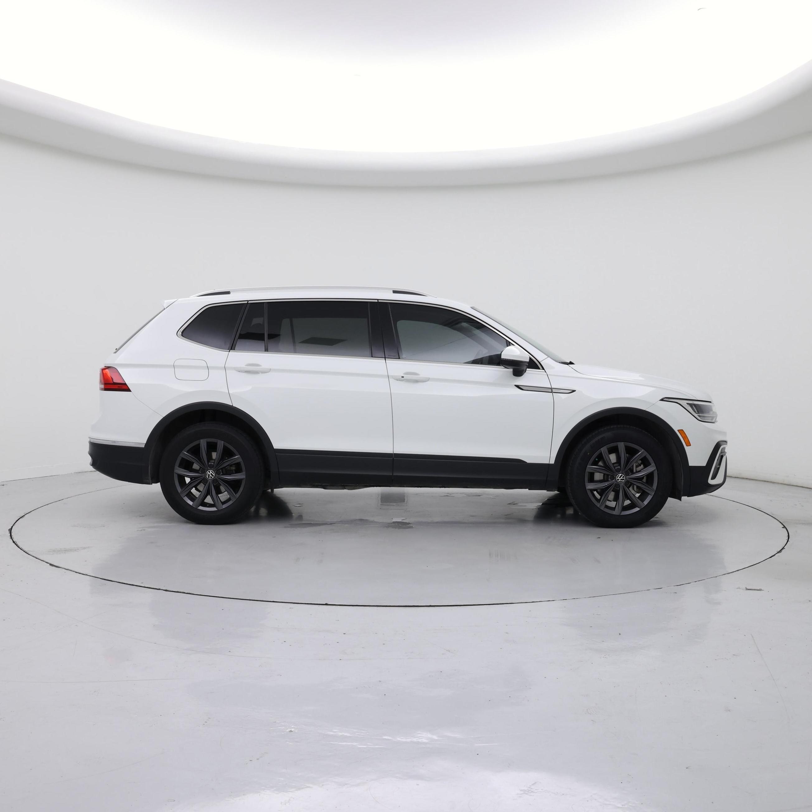 Thumbnail: 2022 Volkswagen Tiguan - 7