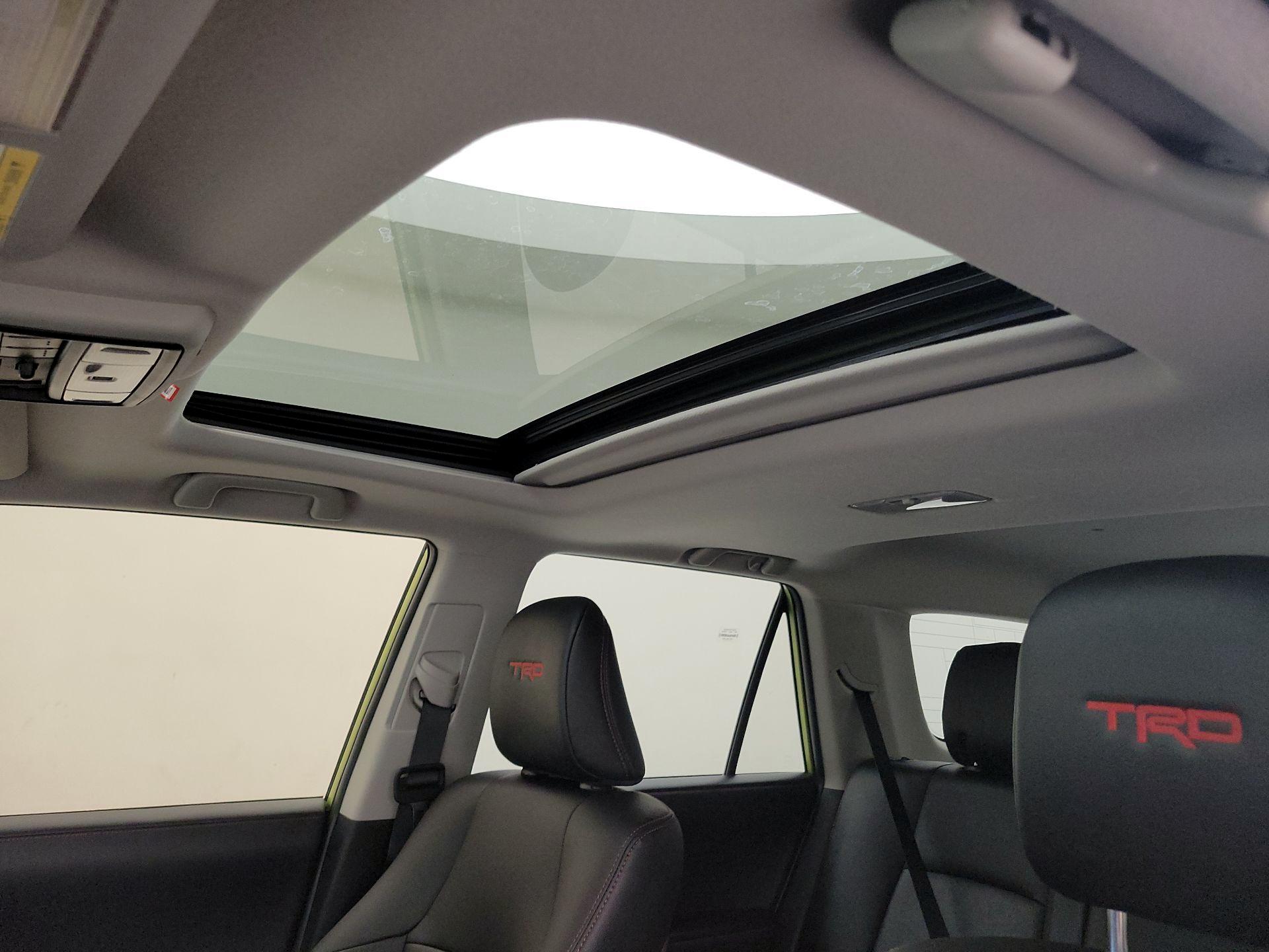 Thumbnail: 2022 Toyota 4Runner - 20