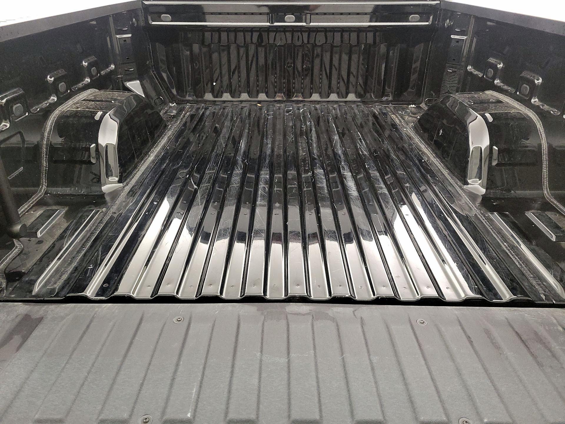 Thumbnail: 2025 Chevrolet Silverado 1500 - 18