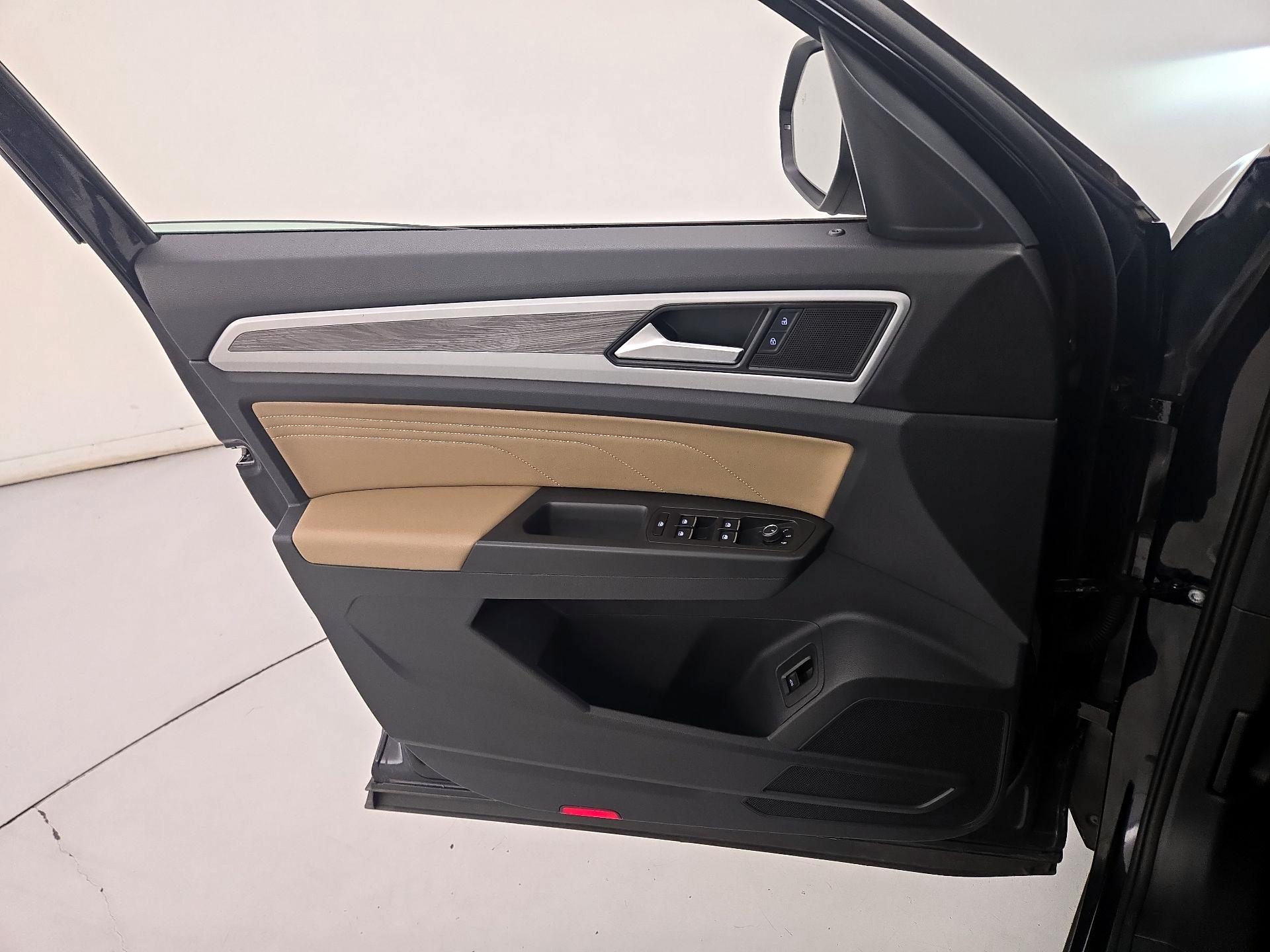 Thumbnail: 2022 Volkswagen Atlas - 12